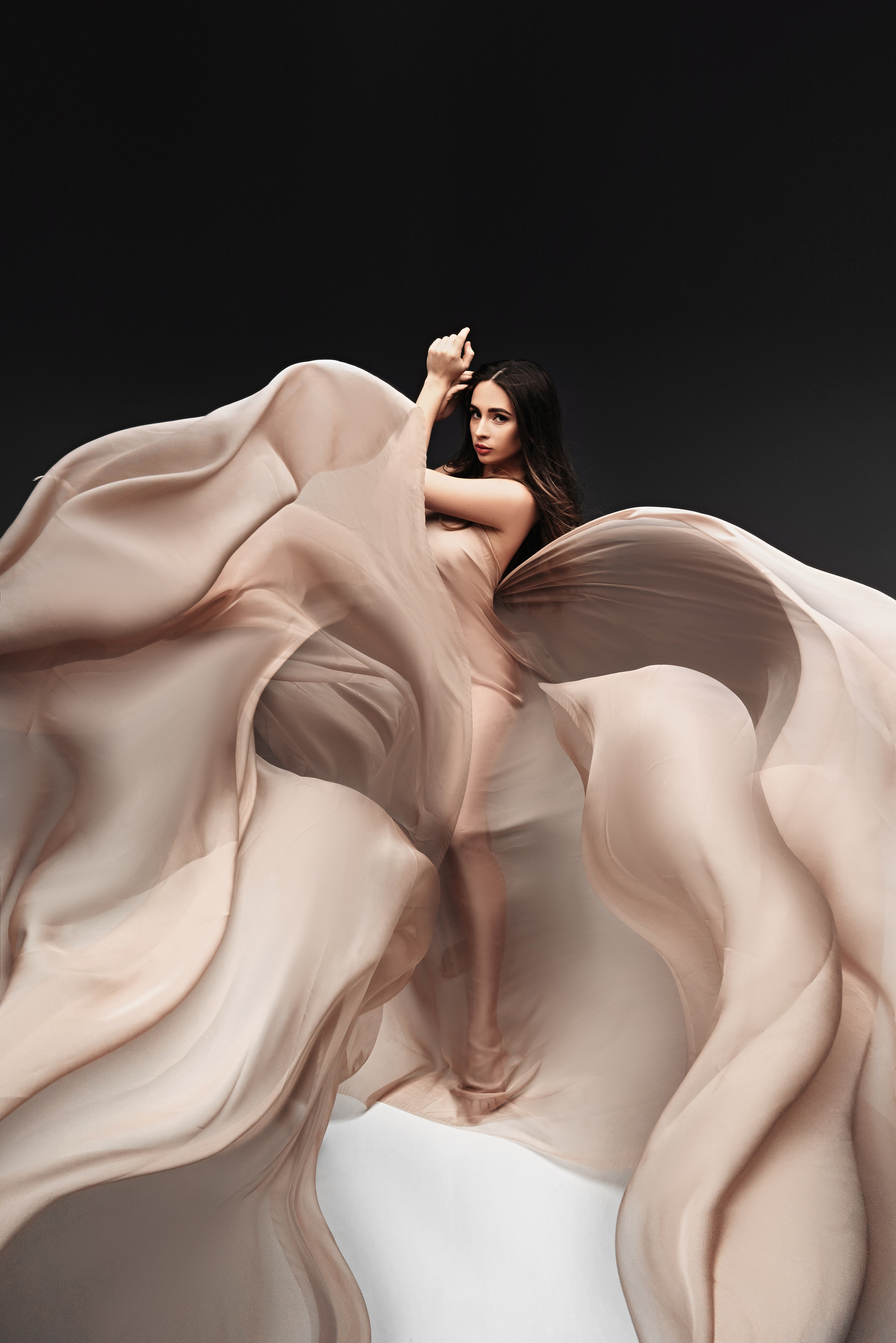 Женский портрет. Фотограф беременности в стиле минимализм г. Сочи Илина Гринева