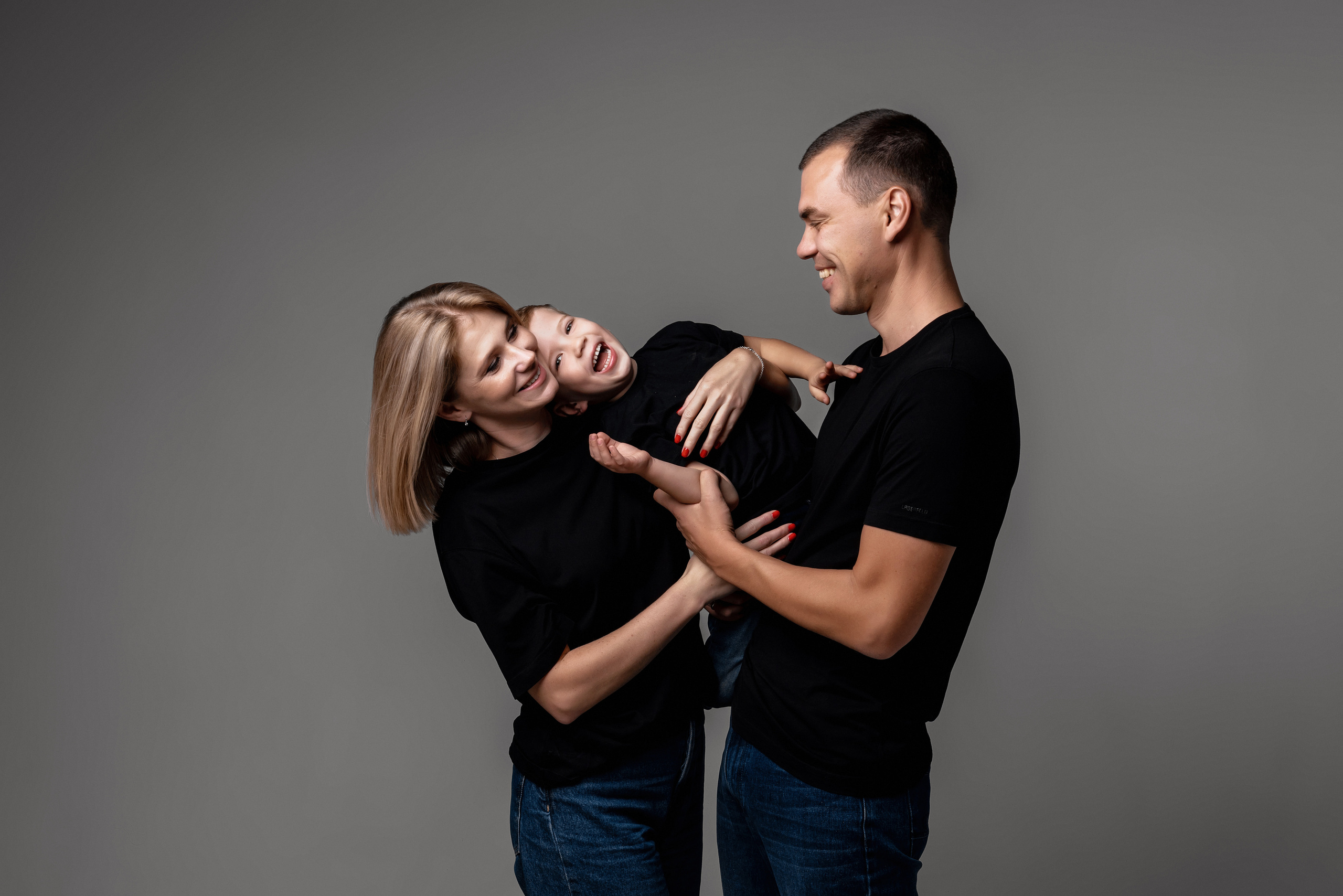 Семейная съемка. Фотограф беременности в стиле минимализм г. Сочи Илина Гринева