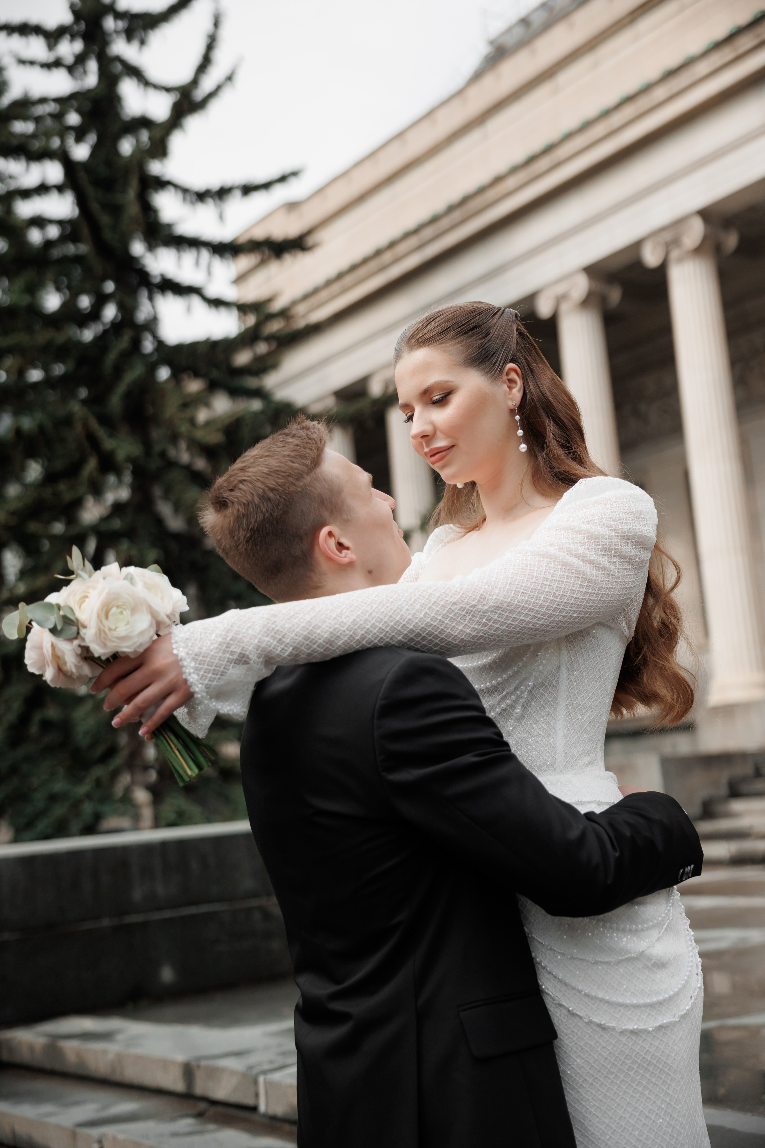 Фотосессия у Пушкинского музей. Свадебный и репортажный фотограф (Москва, Королев и другие)