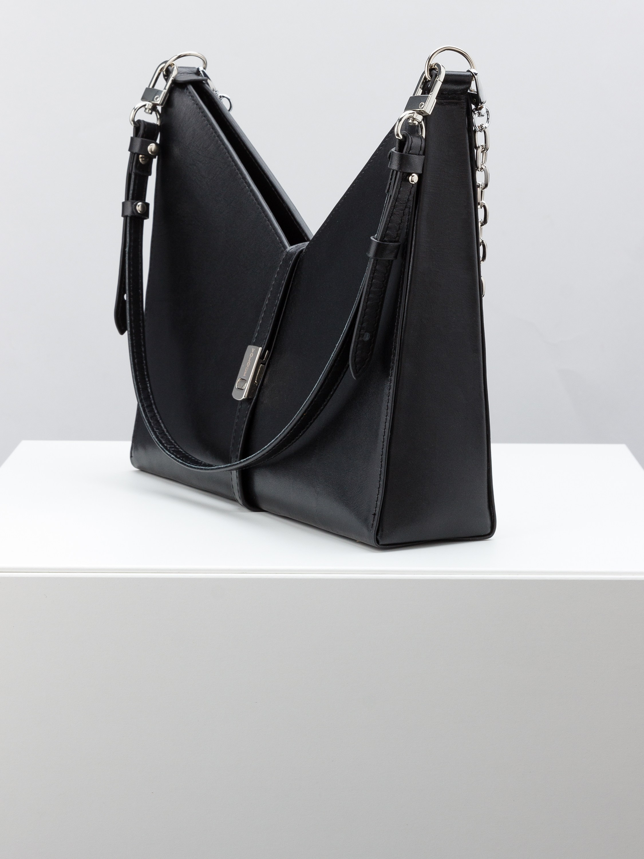 Фотосъёмка сумок и кошельков для маркетплейсов. Профессиональный фотограф в Санкт-Петербурге. Сергей Пушкин