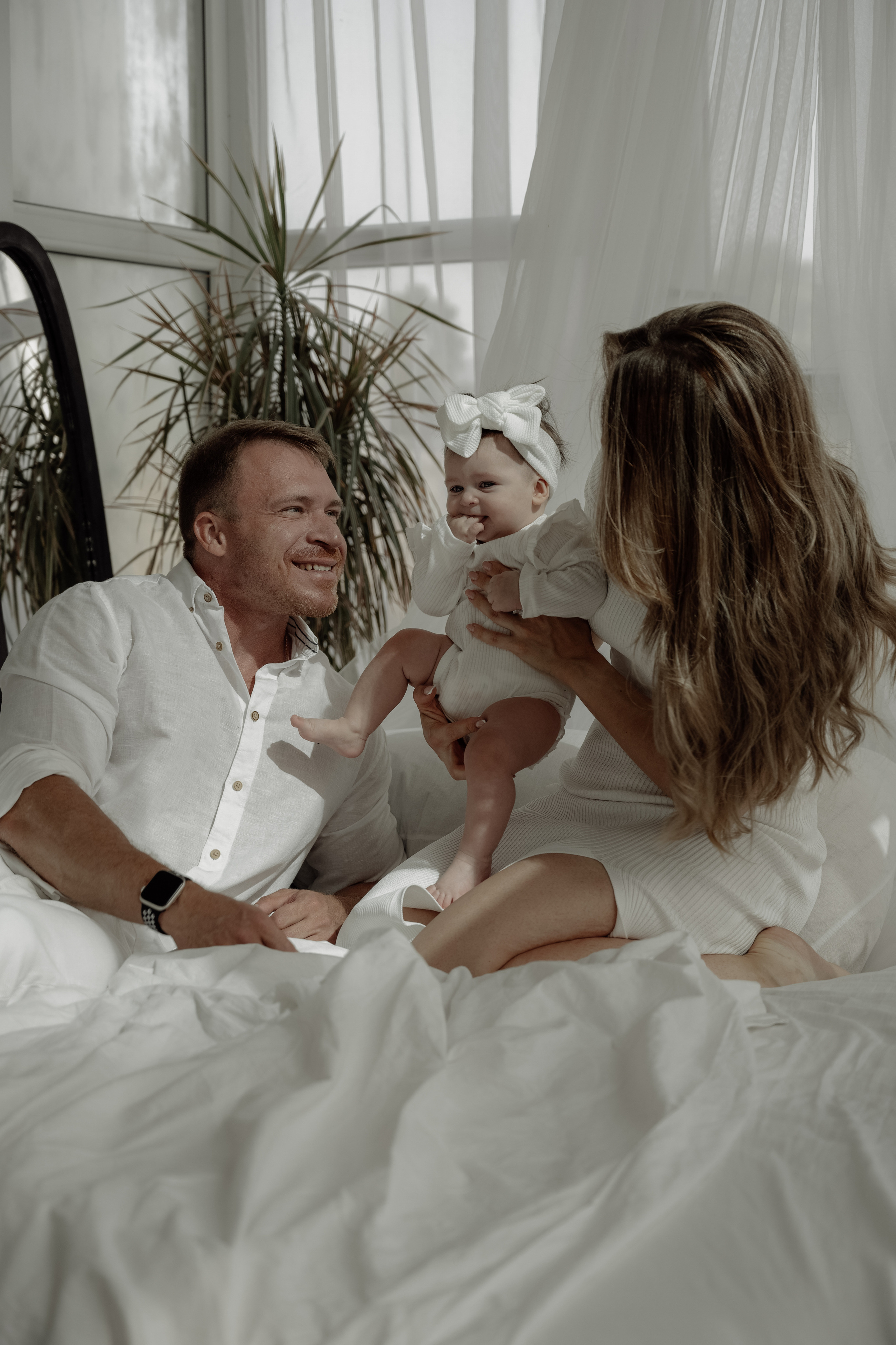 Семейная фотосессия в студии. Свадебный фотограф Новороссийск Марина КрамарИна Полещук