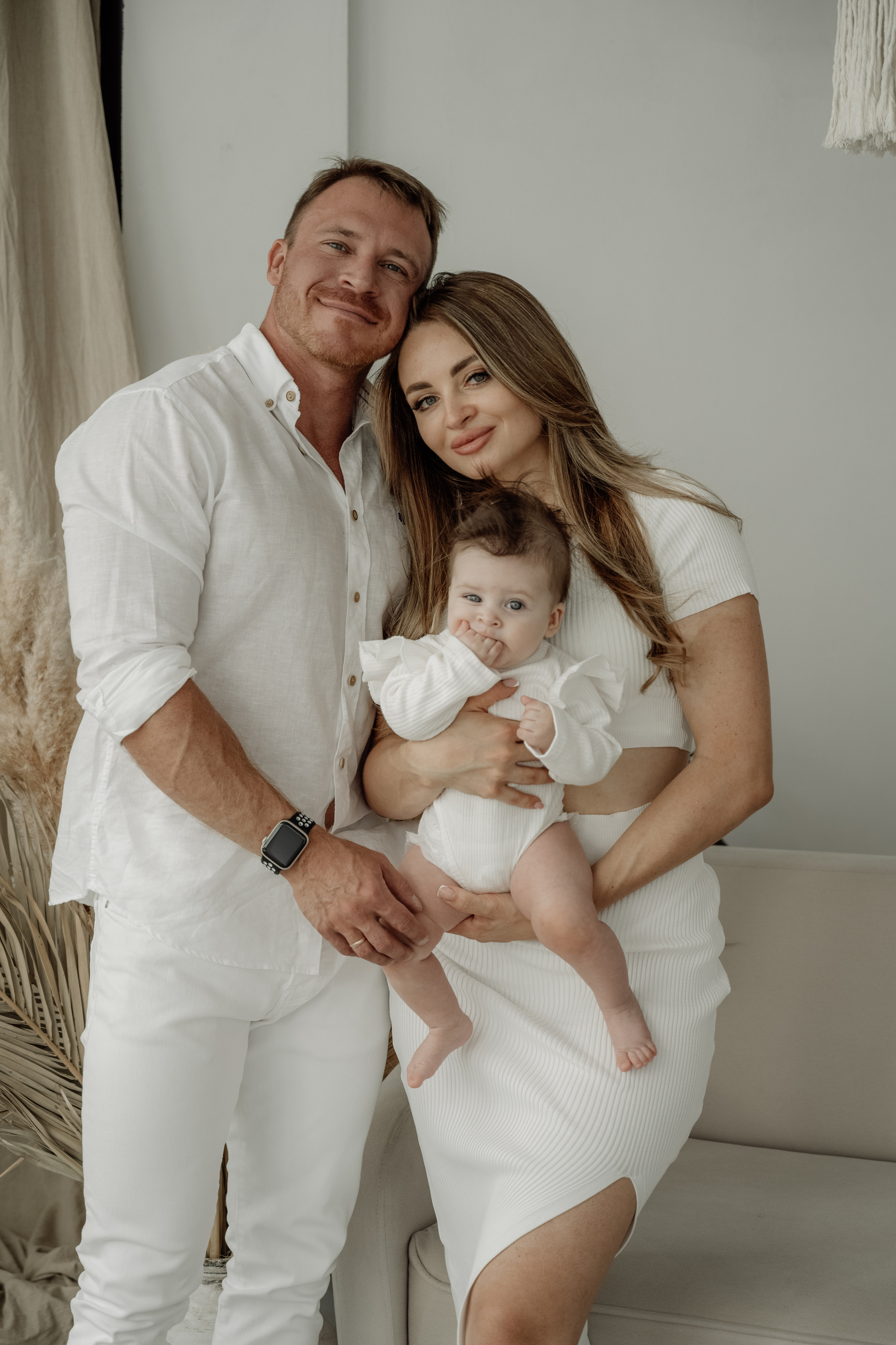 Семейная фотосессия в студии. Свадебный фотограф Новороссийск Марина КрамарИна Полещук