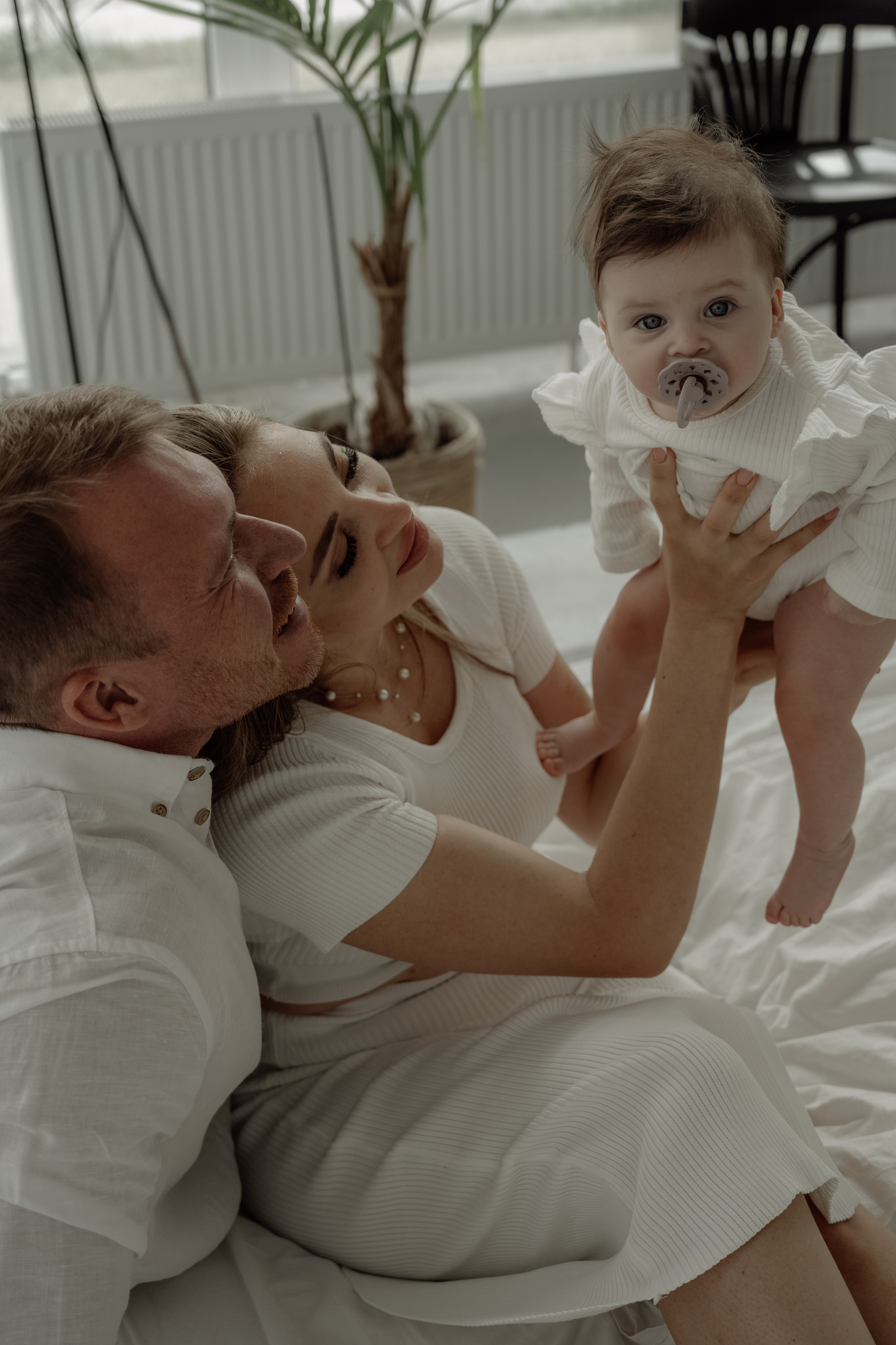 Семейная фотосессия в студии. Свадебный фотограф Новороссийск Марина КрамарИна Полещук