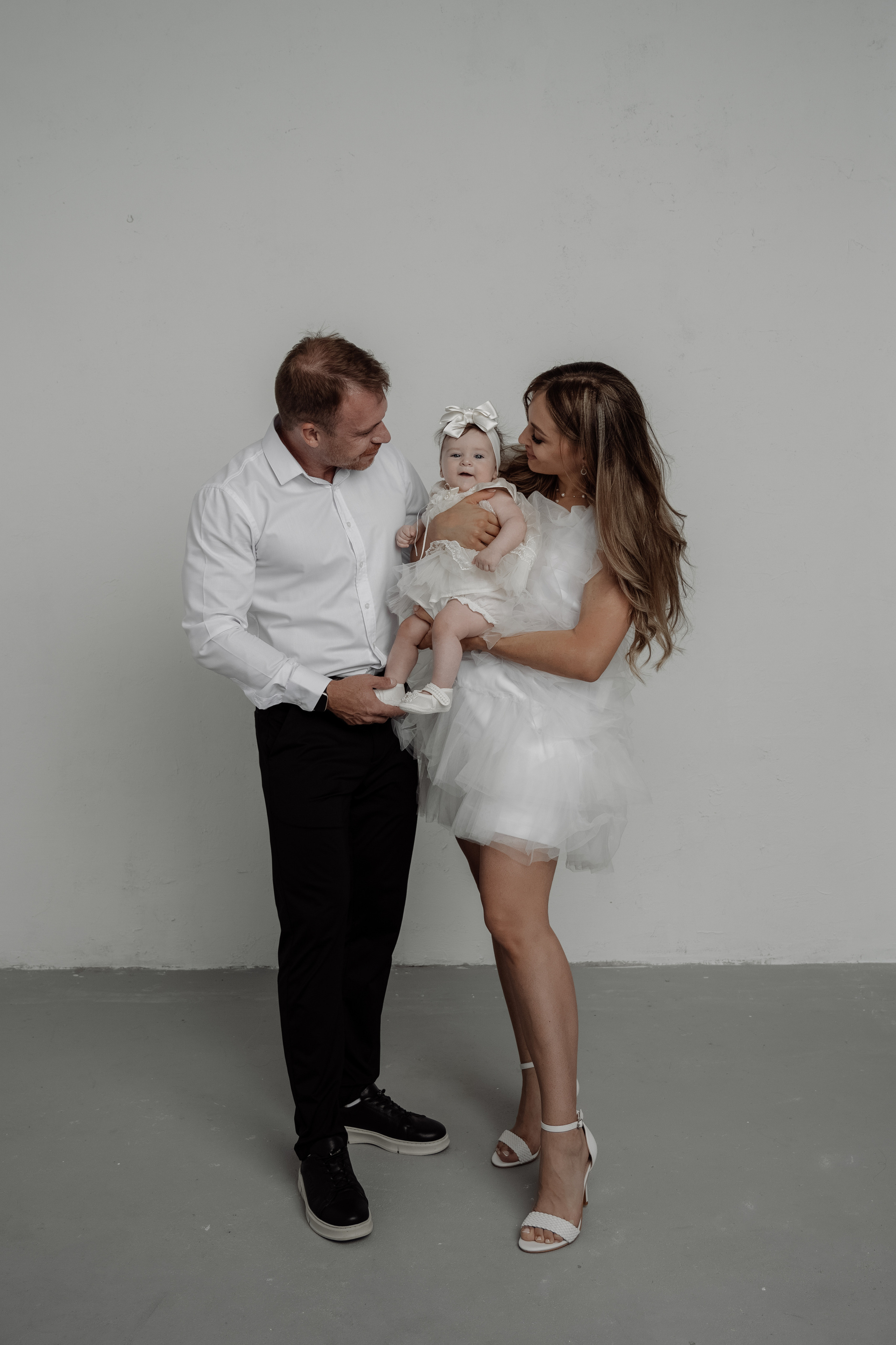 Семейная фотосессия в студии. Свадебный фотограф Новороссийск Марина КрамарИна Полещук