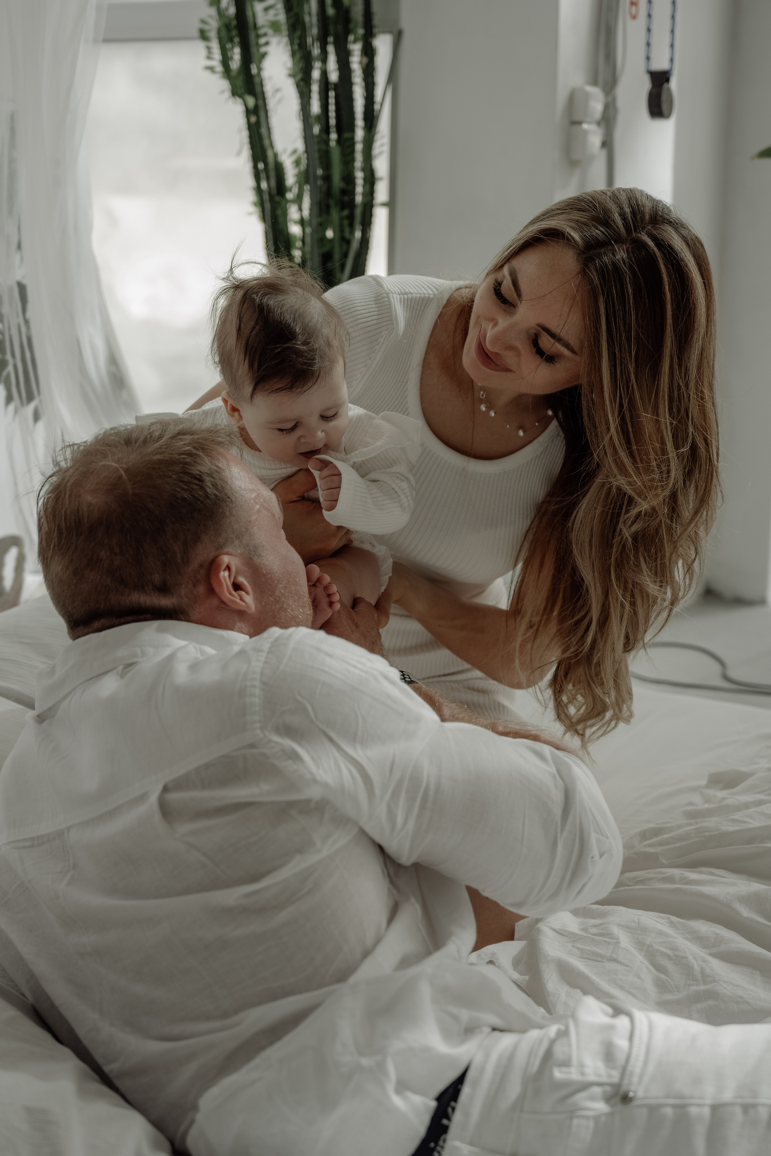 Семейная фотосессия в студии. Свадебный фотограф Новороссийск Марина КрамарИна Полещук