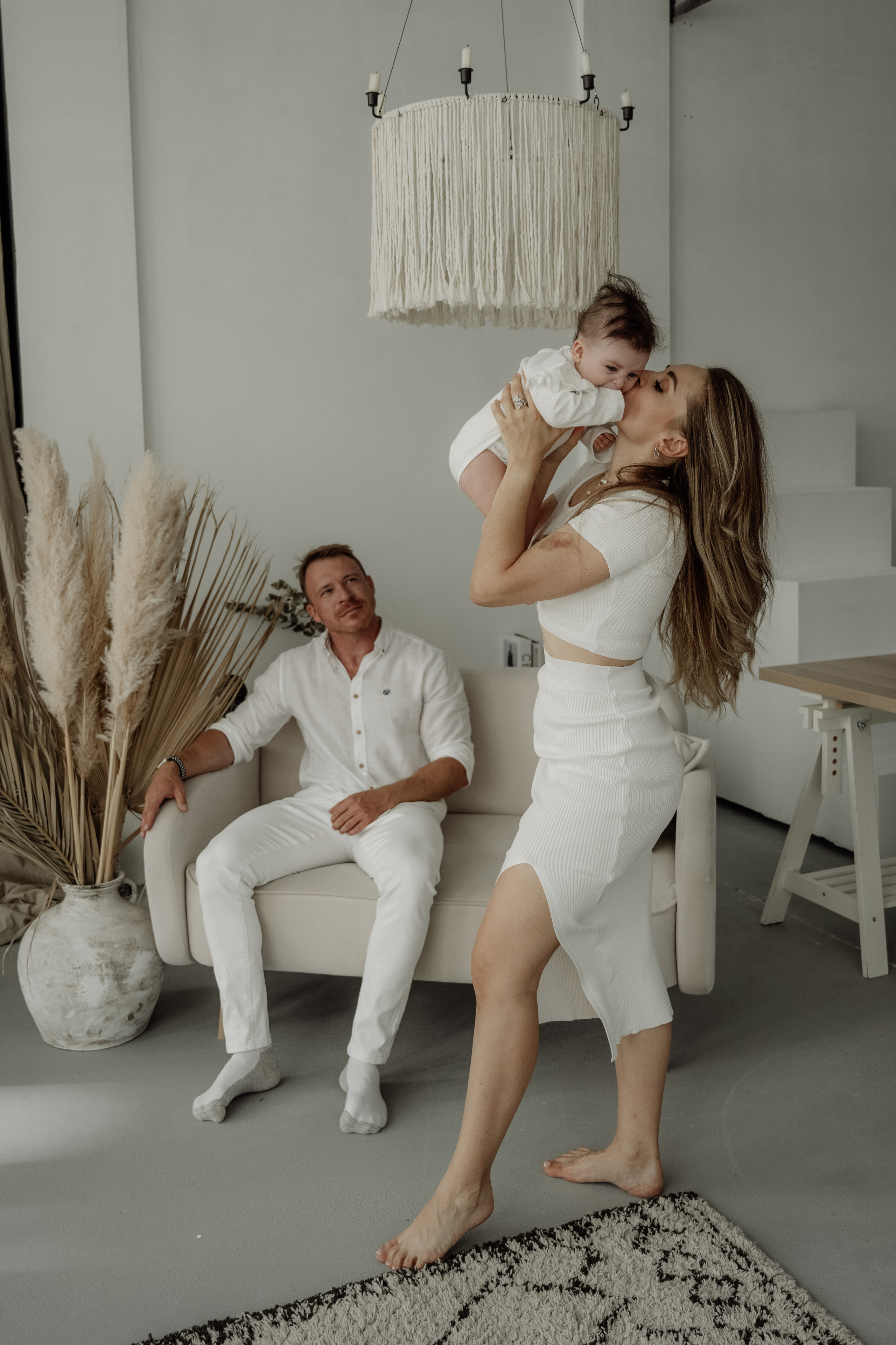 Семейная фотосессия в студии. Свадебный фотограф Новороссийск Марина КрамарИна Полещук