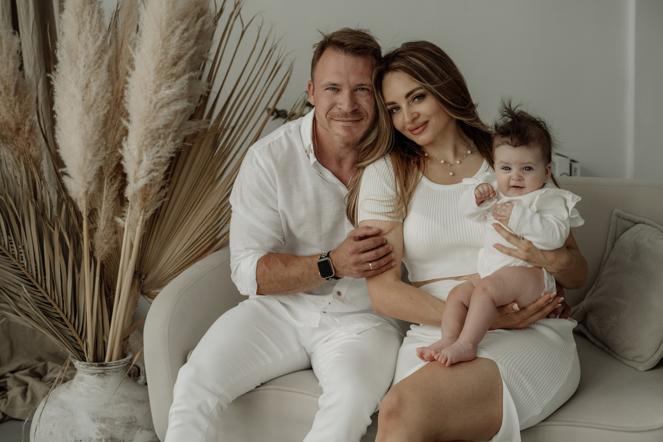 Семейная фотосессия в студии. Свадебный фотограф Новороссийск Марина КрамарИна Полещук