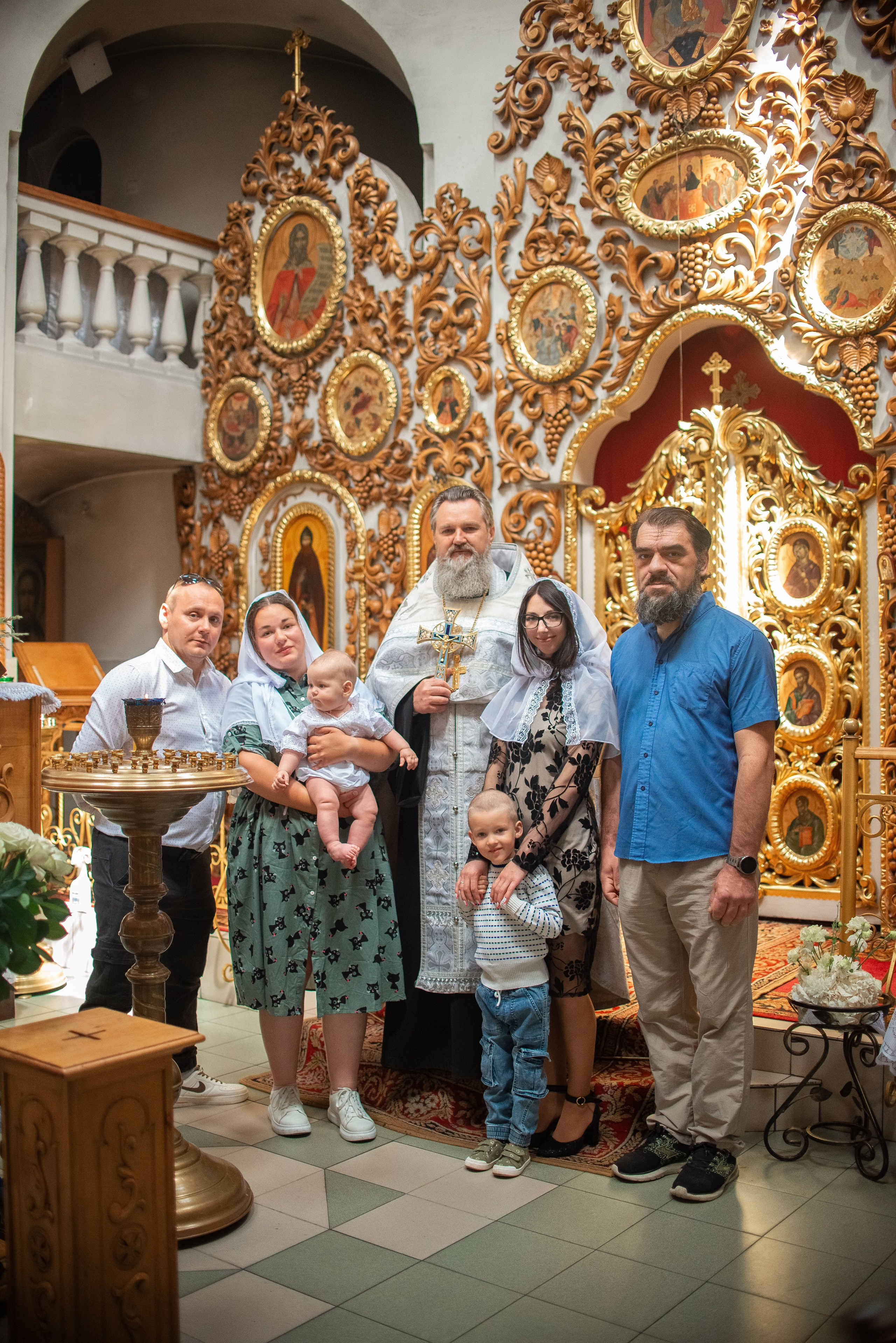 Крещение Дианы в хр. Иконы Минской. Семейный фотограф на выписку из роддома и крещение Минск Настя Гришук