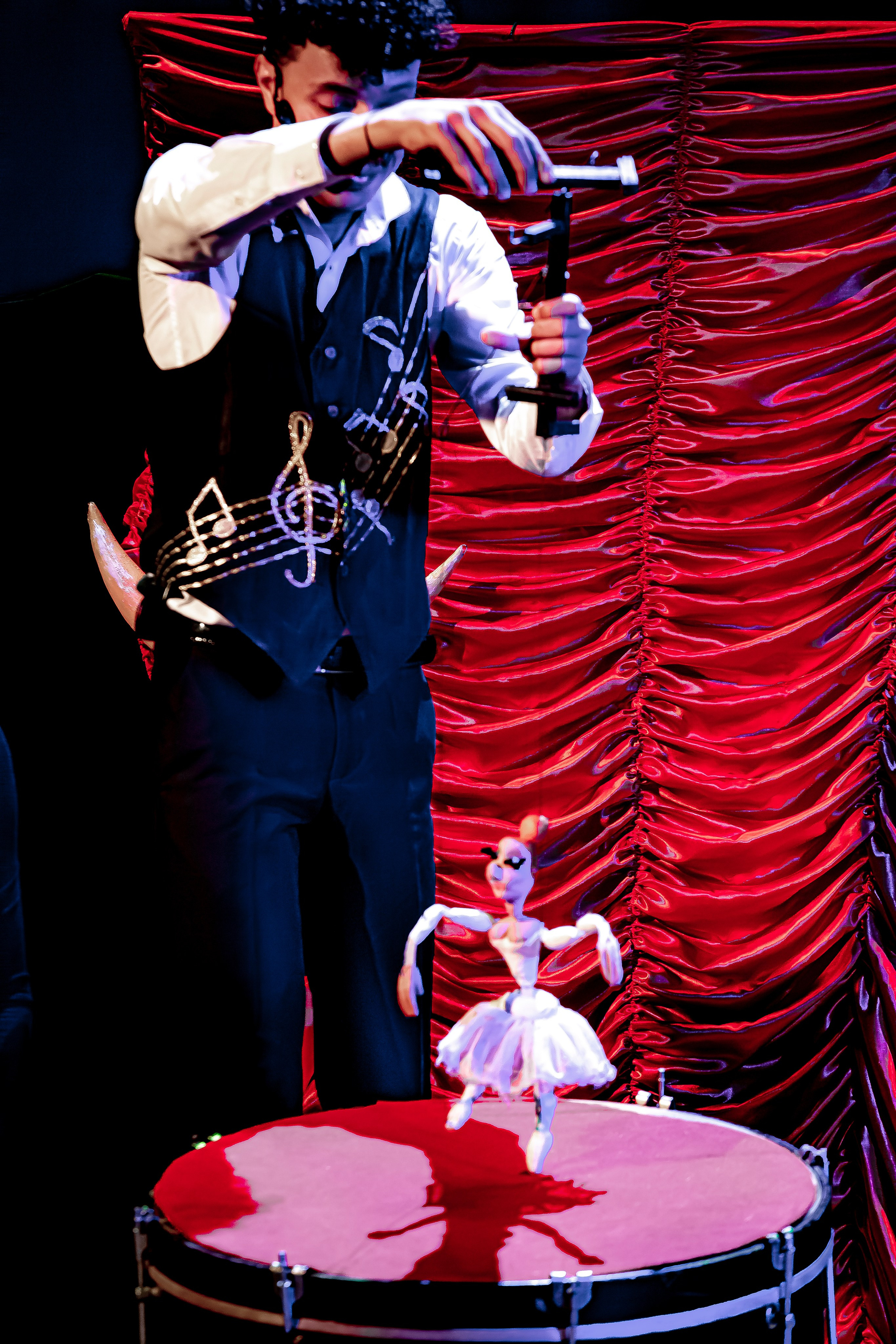 Цирк из Саквояжа спектакль театра САКВОЯЖ. Фотограф в Сочи Юрий Шептаев