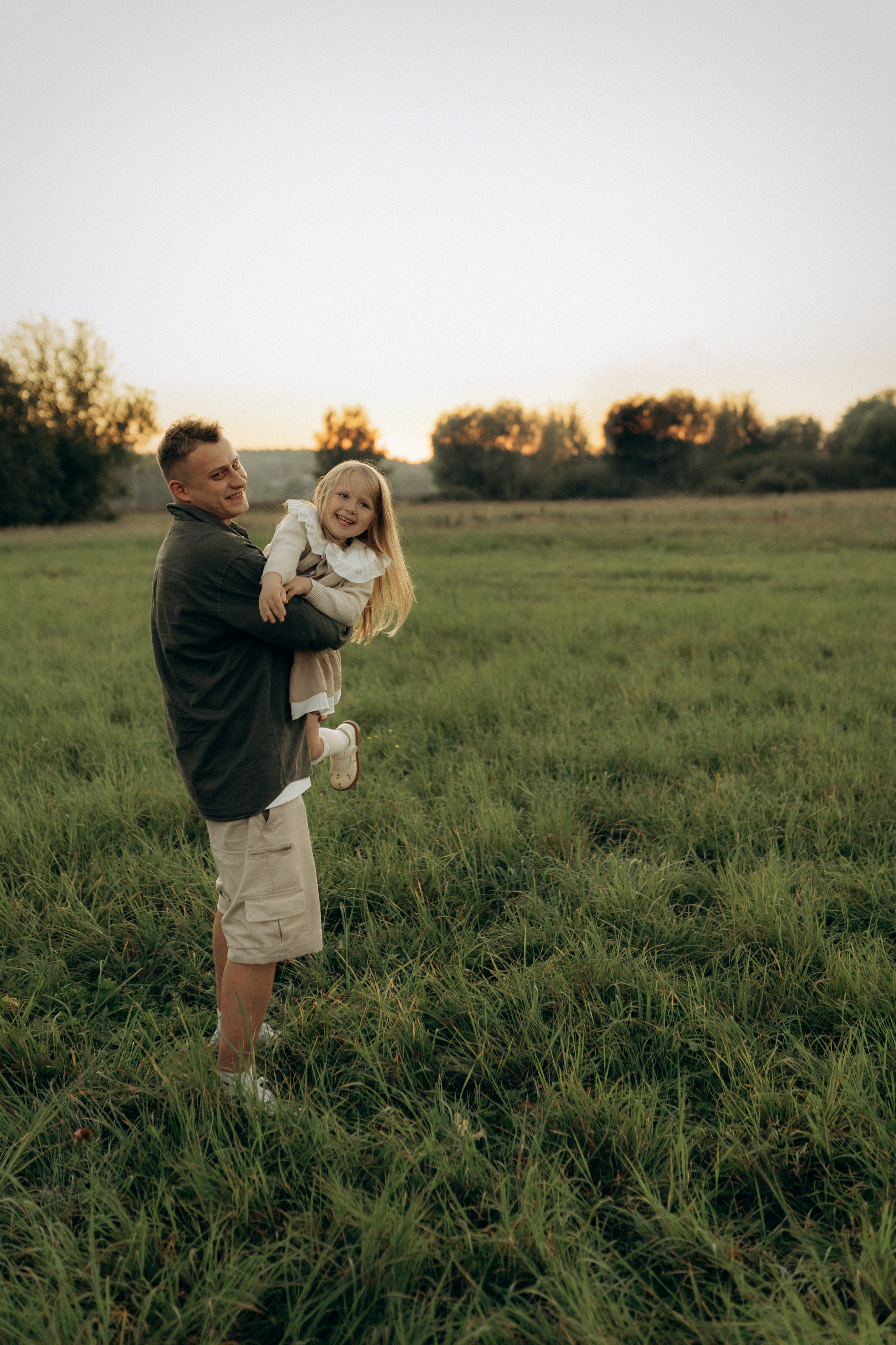 Летний вечер в поле. Семейный lifestyle фотограф в Москве Рената Рафикова