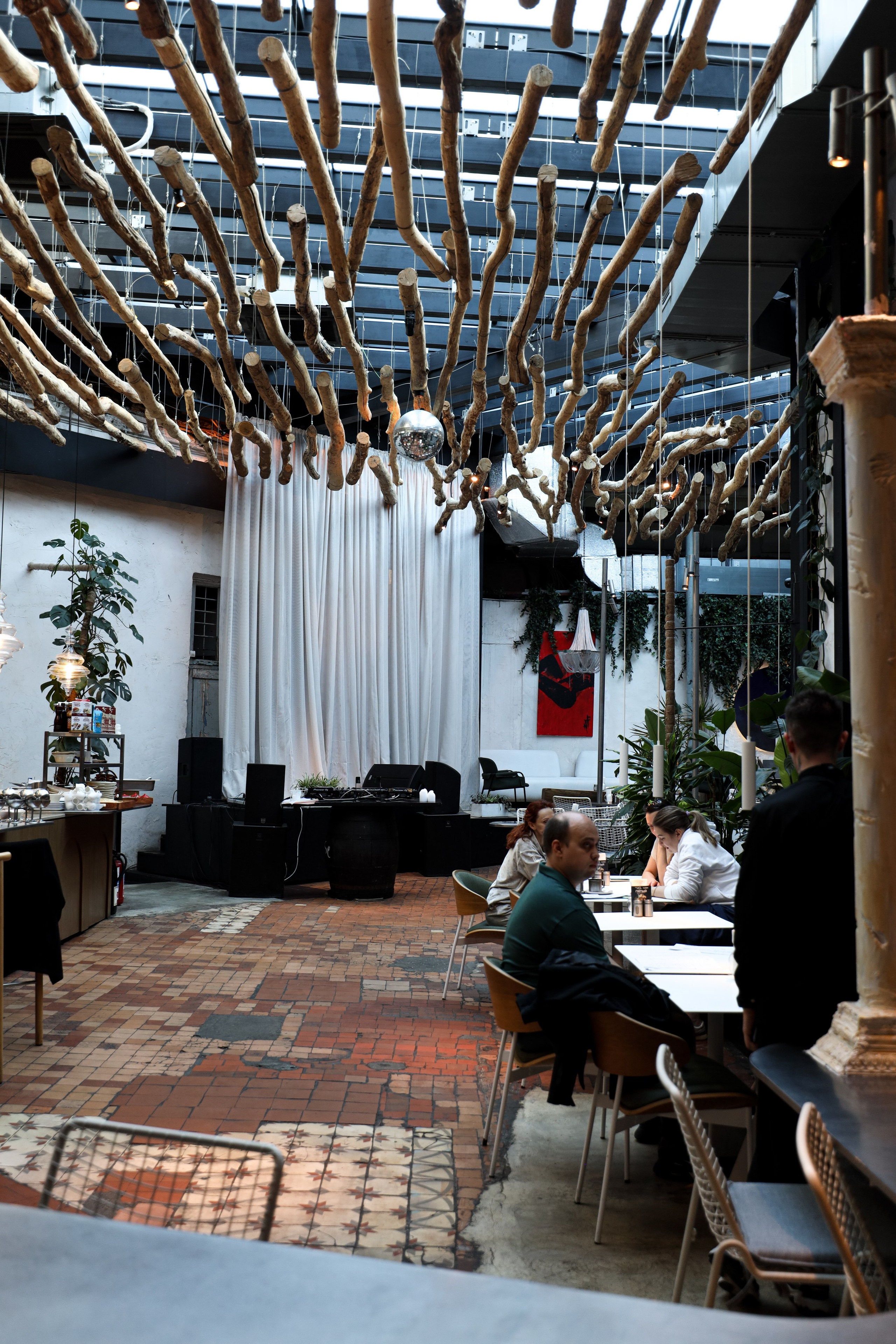 Gastrodvor «Диалог с Чеховым». Дженбаз Павел — фотограф в Ялте