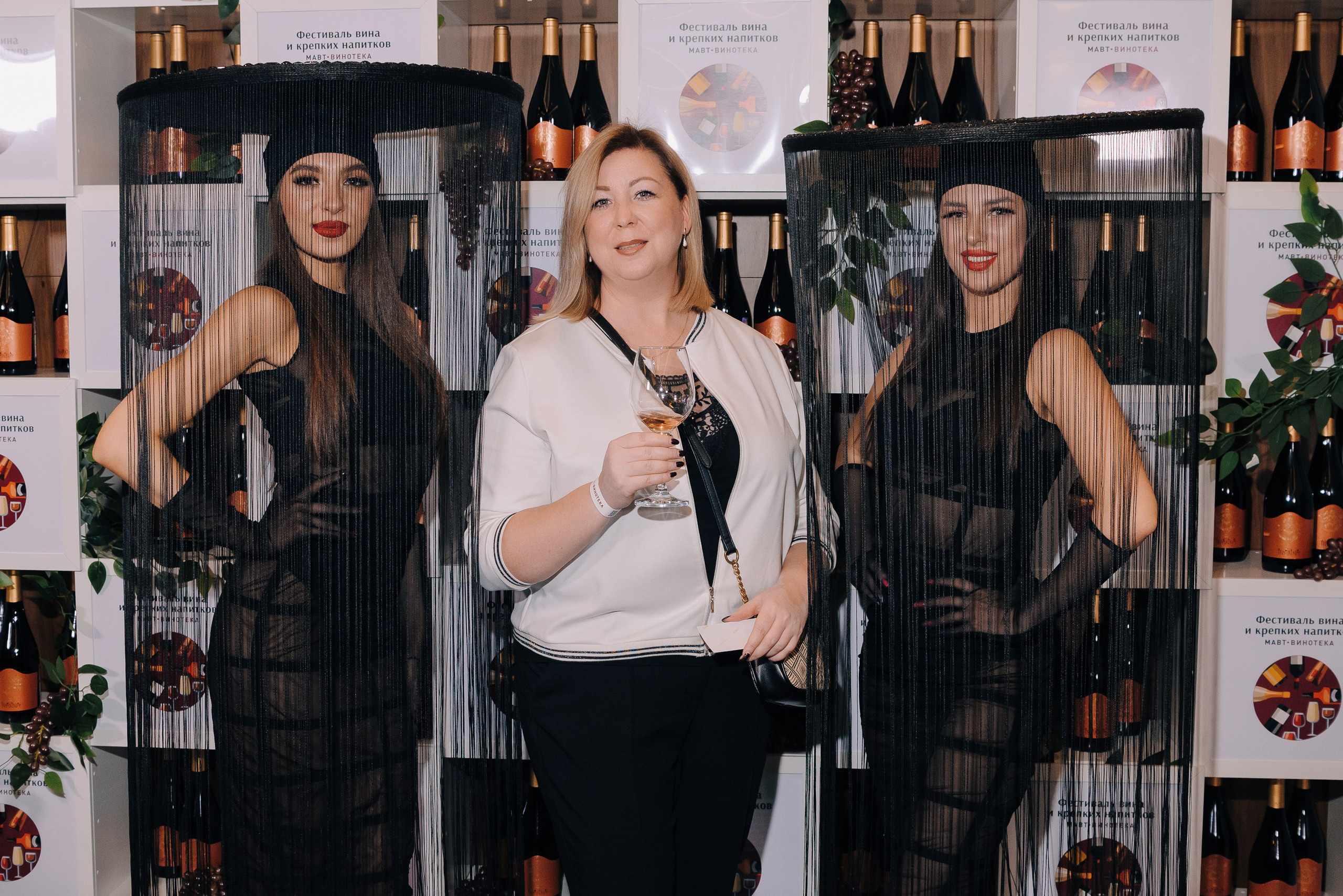 ФЕСТИВАЛЬ ВИНА И КРЕПКИХ НАПИТКОВ МАВТ-ВИНОТЕКА. Репортажный фотограф Зуев Роман г. Челябинск
