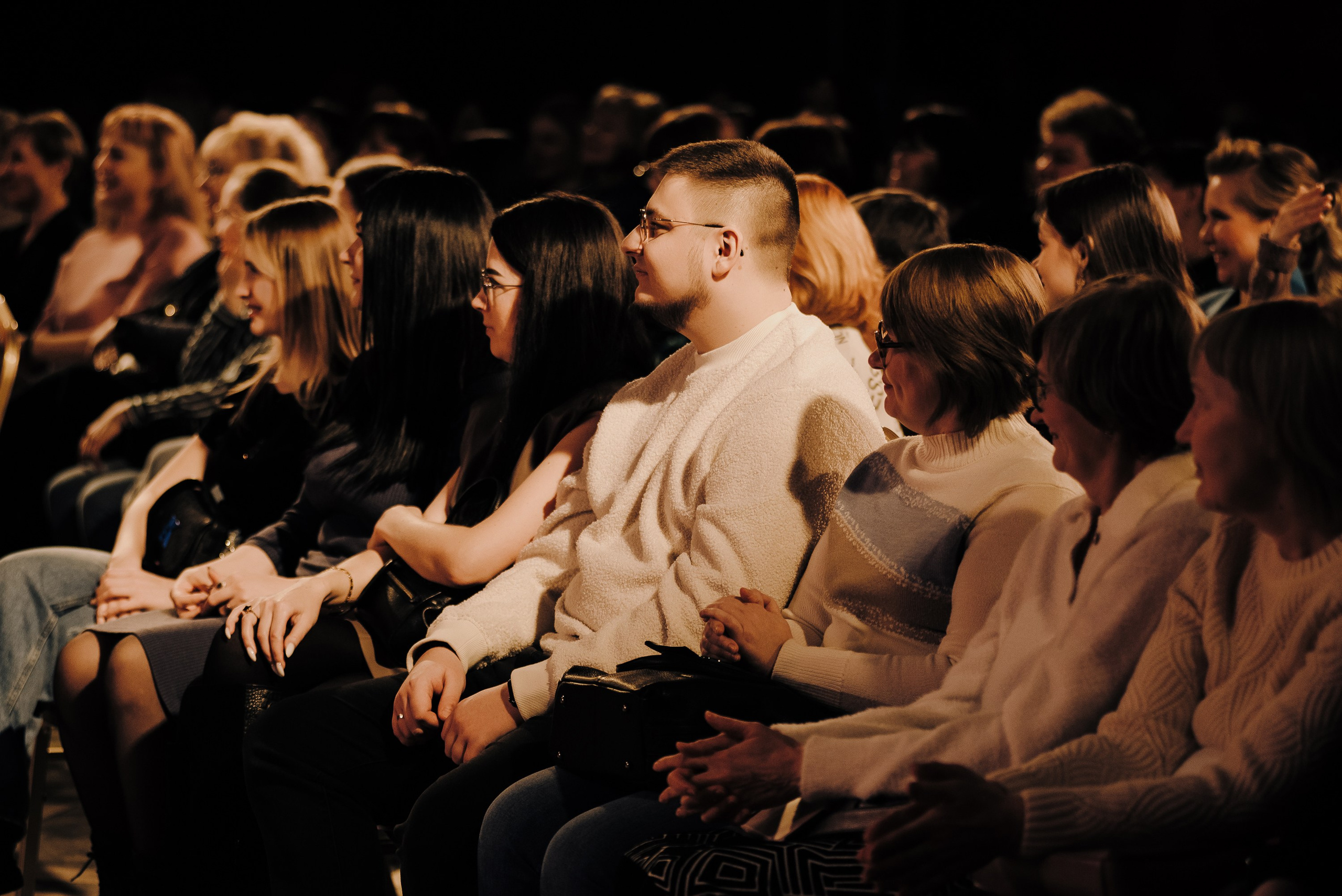 СПЕКТАКЛЬ «ВОЛШЕБНЫЕ ОЧКИ» ОПТИК-ЦЕНТР. Репортажный фотограф Зуев Роман г. Челябинск