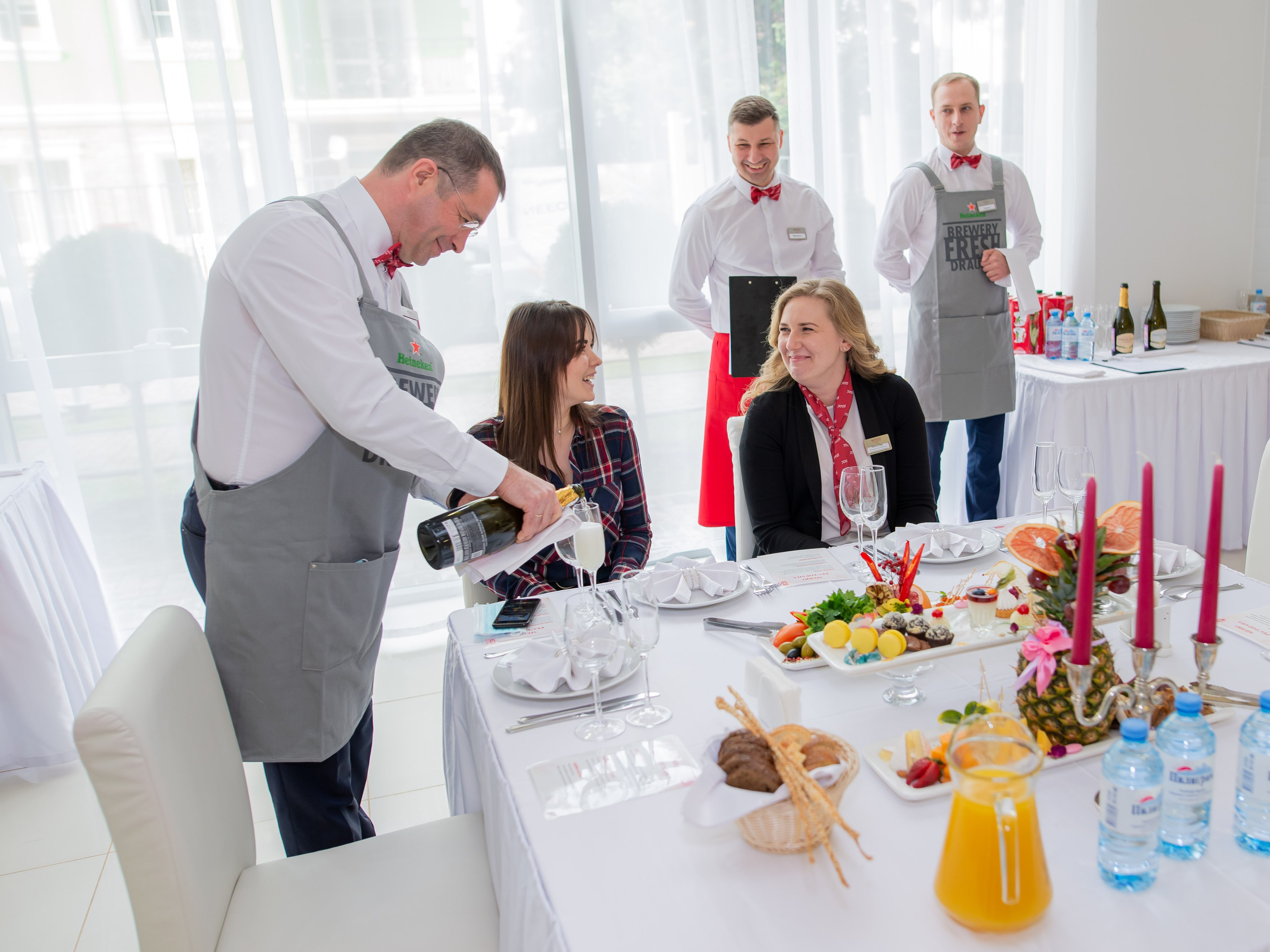 Bridge Resort. 8 марта. Поздравление от мужчин. Фотограф Сергей Катаев