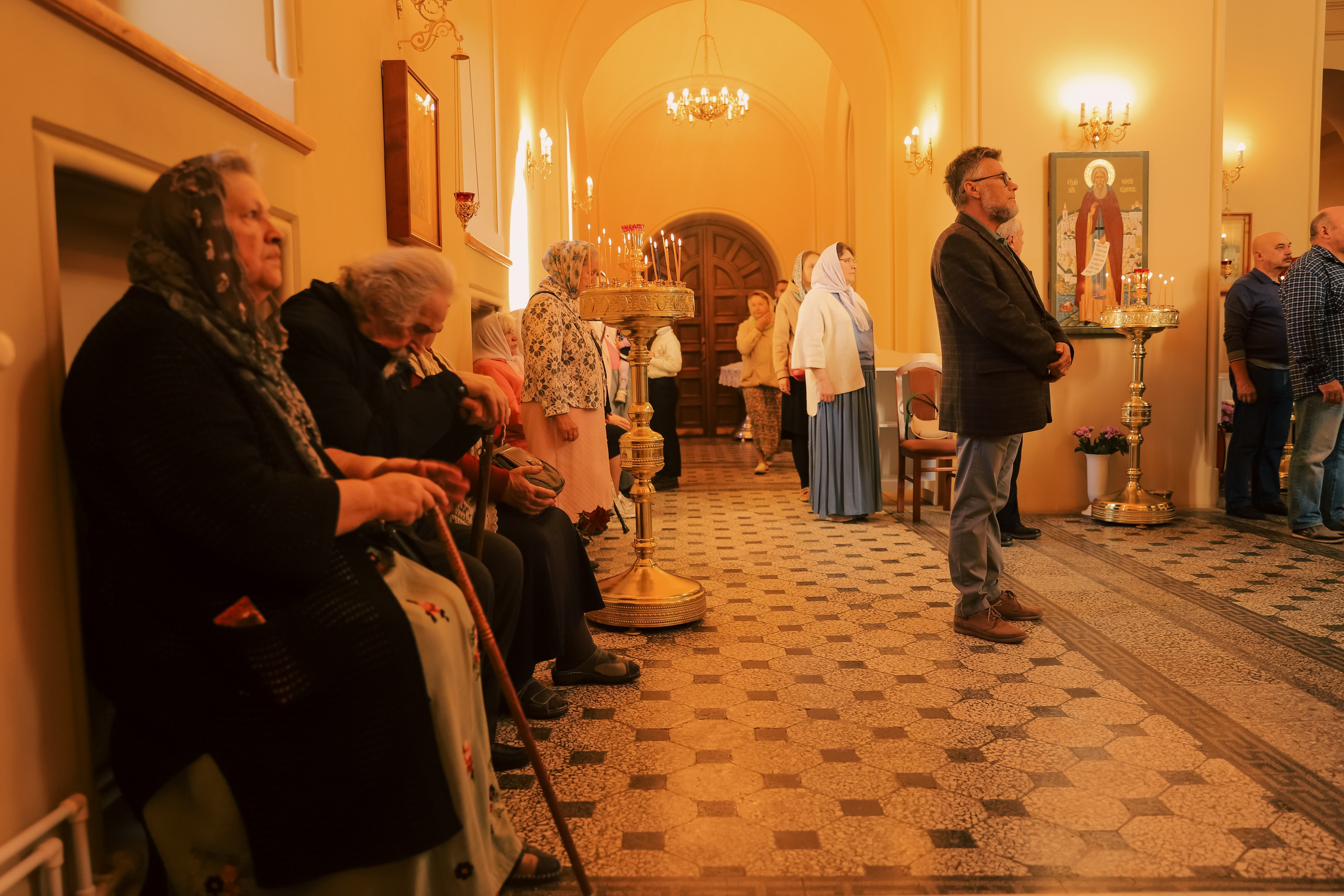 Служба в церкви