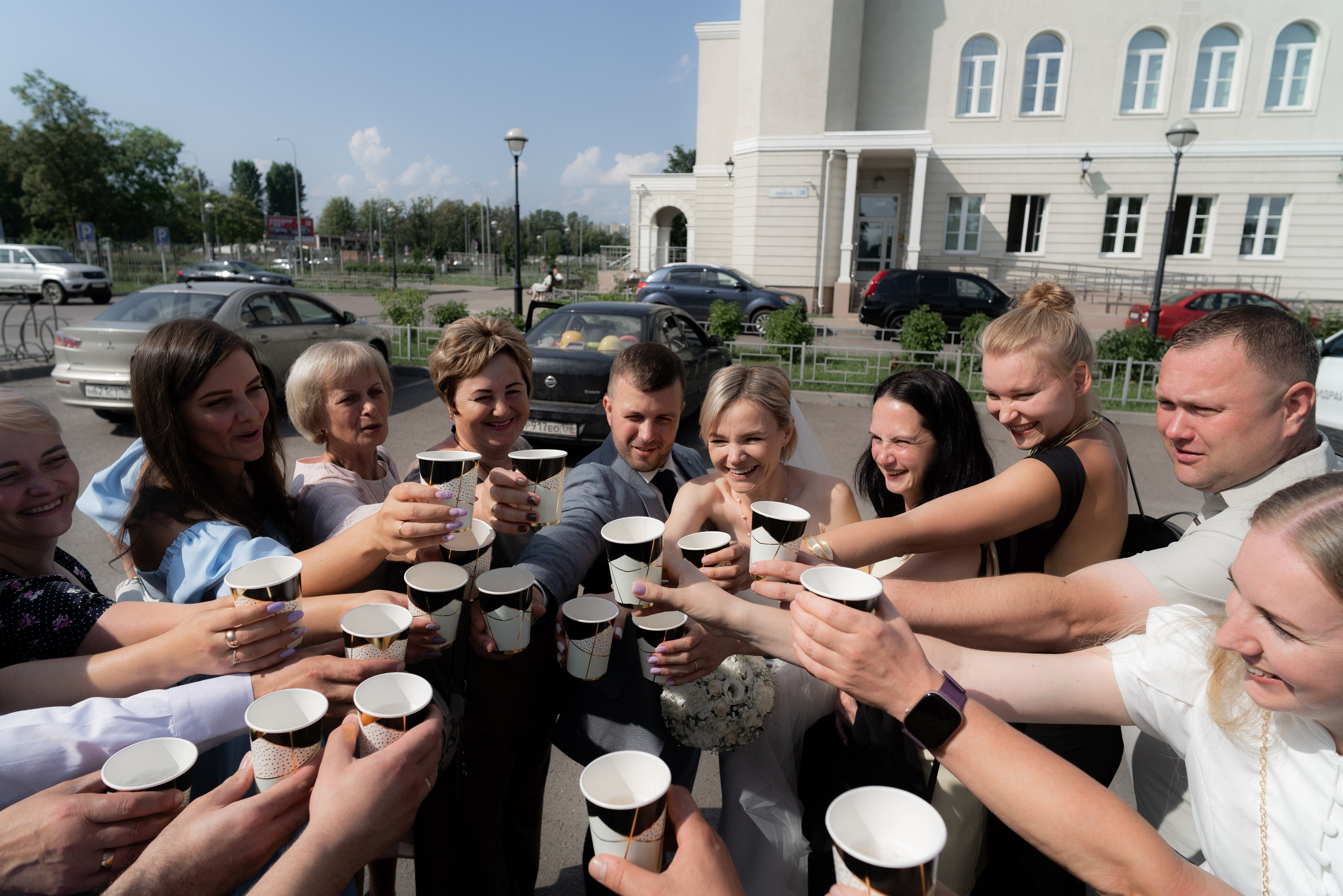 Свадебные фотосессии во дворцах и ЗАГСах Санкт- Петербурга. Свадебный фотограф Александр Невский в Санкт-Петербурге