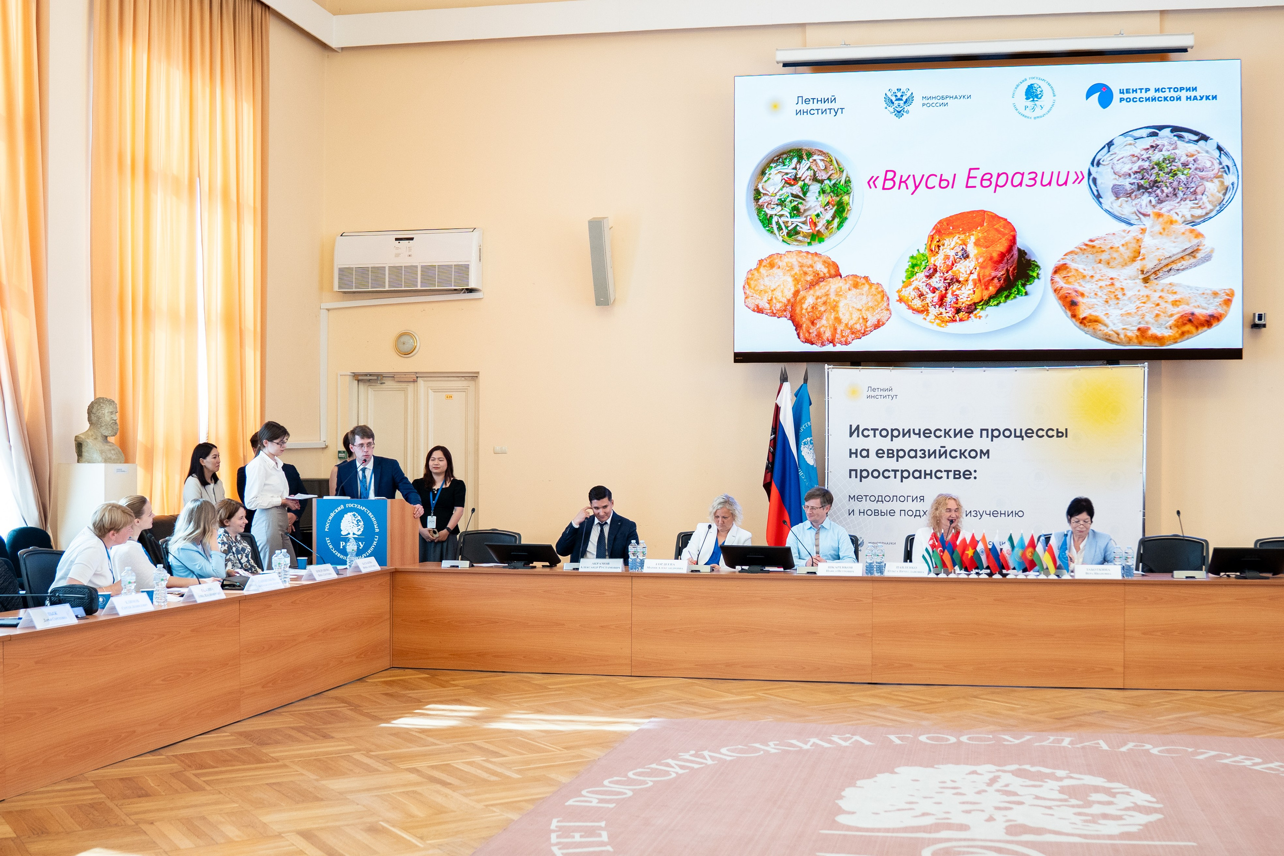 «Летний институт», посвящённый историческим процессам на евразийском пространстве. Репортажный фотограф в Москве Легкая Софья