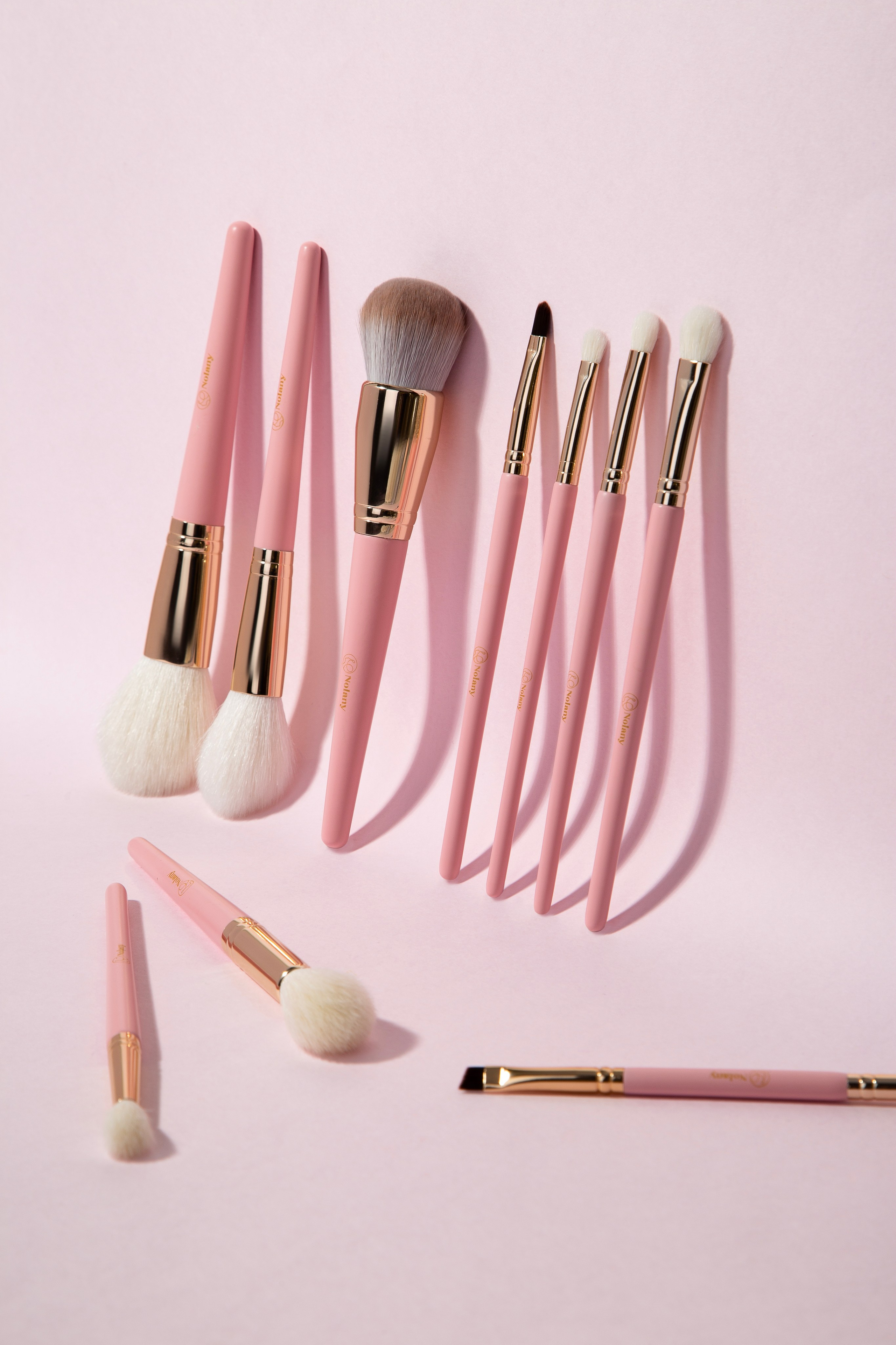 Профессиональная предметная съемка кистей для макияжа для маркетплейсов. Фотограф Анна Татаурова | Авторская фотосъемка в Москве