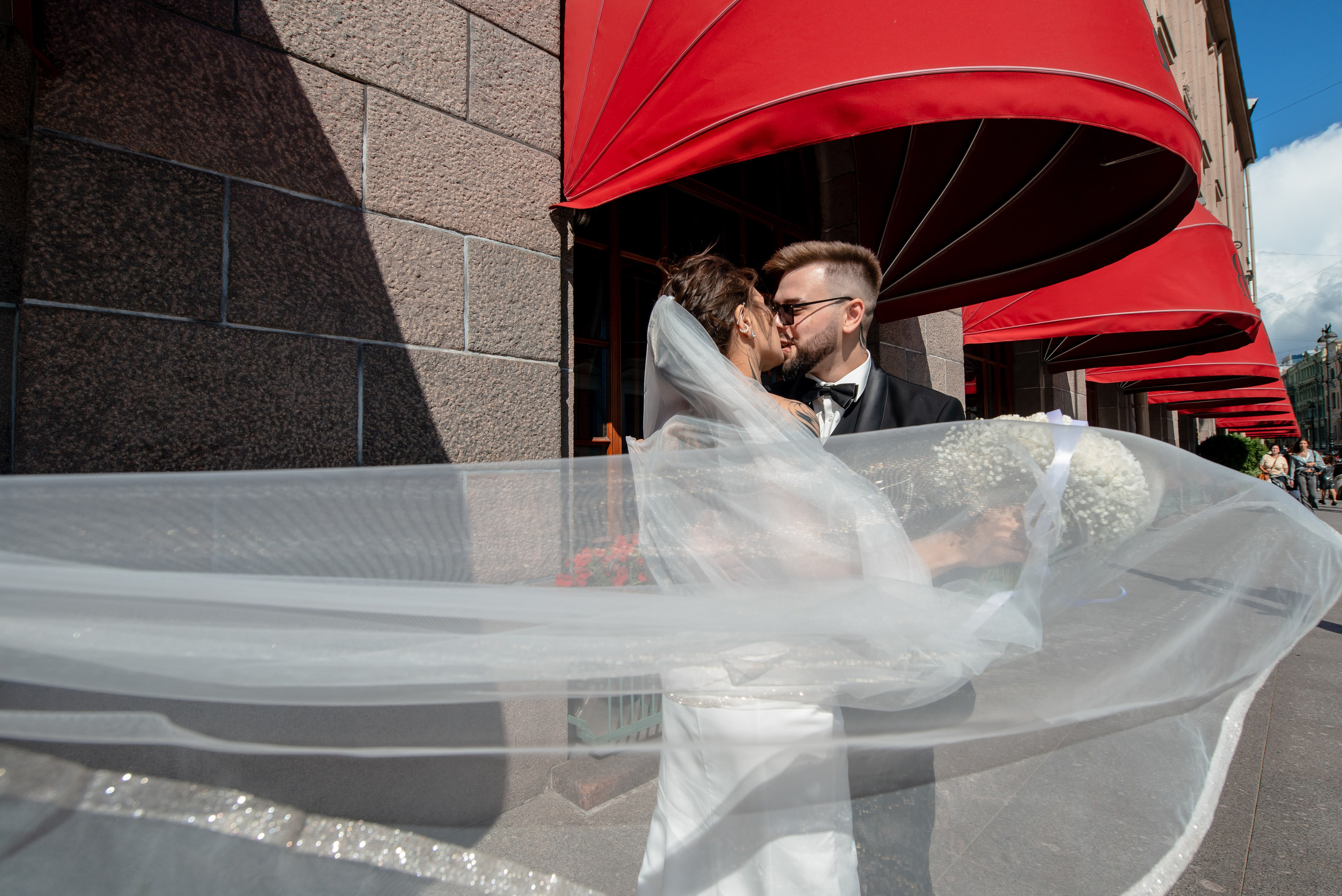 Диана и Евгений (маршрут № 1 в Питере: Исаакиевская площадь, красные маркизы Астории, набережная Мойки, Дворец Штиглица и Летний сад). Портретный, семейный и свадебный фотограф в Санкт-Петербурге и в Пушкине Ширяев Денис