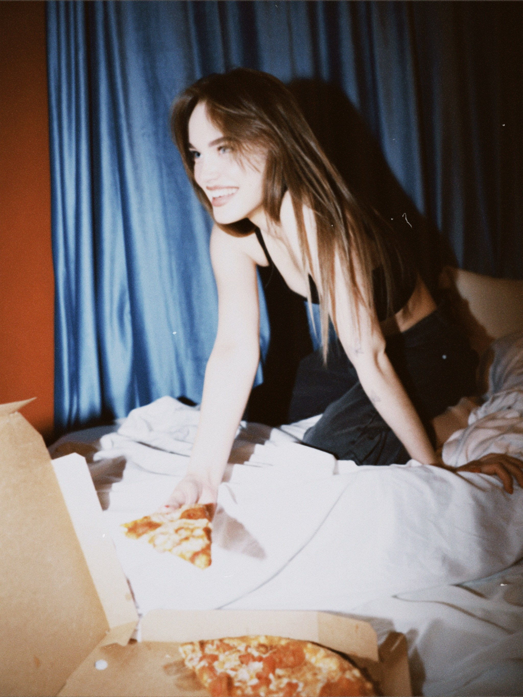 Вечер с пиццей. Фотограф Велькер Марина