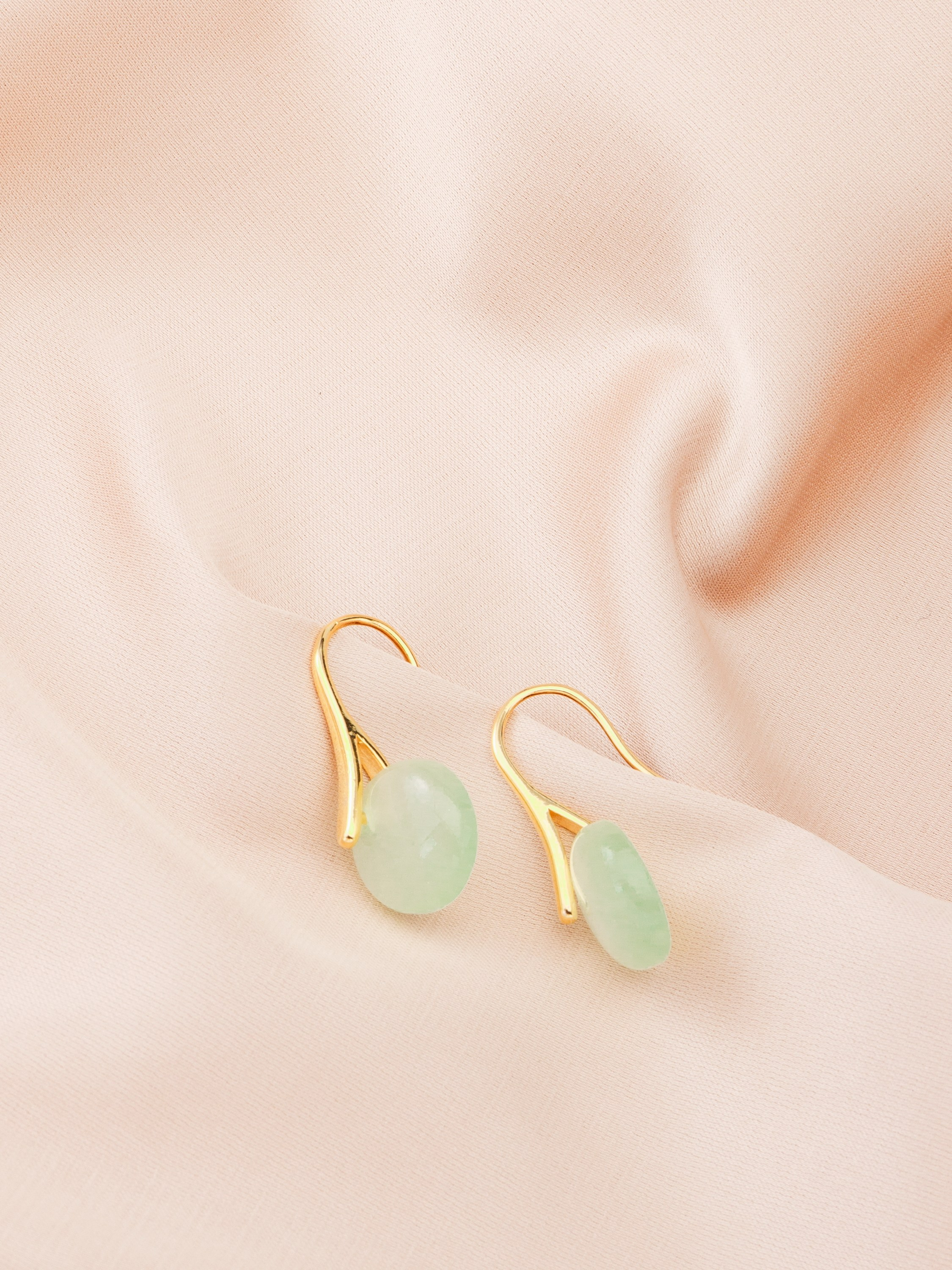 Ювелирный фотограф в Санкт-Петербурге. Предметная фотосъемка часов, украшений и других предметов роскоши. Антиквариат. Профессиональный фотограф в Санкт-Петербурге. Студийная фотография. Фотограф Сергей Пушкин. Фото для рекламы и соцсетей.  Product photographer in Saint-Petersburg, Russia. Фотосъемка товаров для соцсетей и маркетплейсов. предметная фотосъемка украшений, СПб.