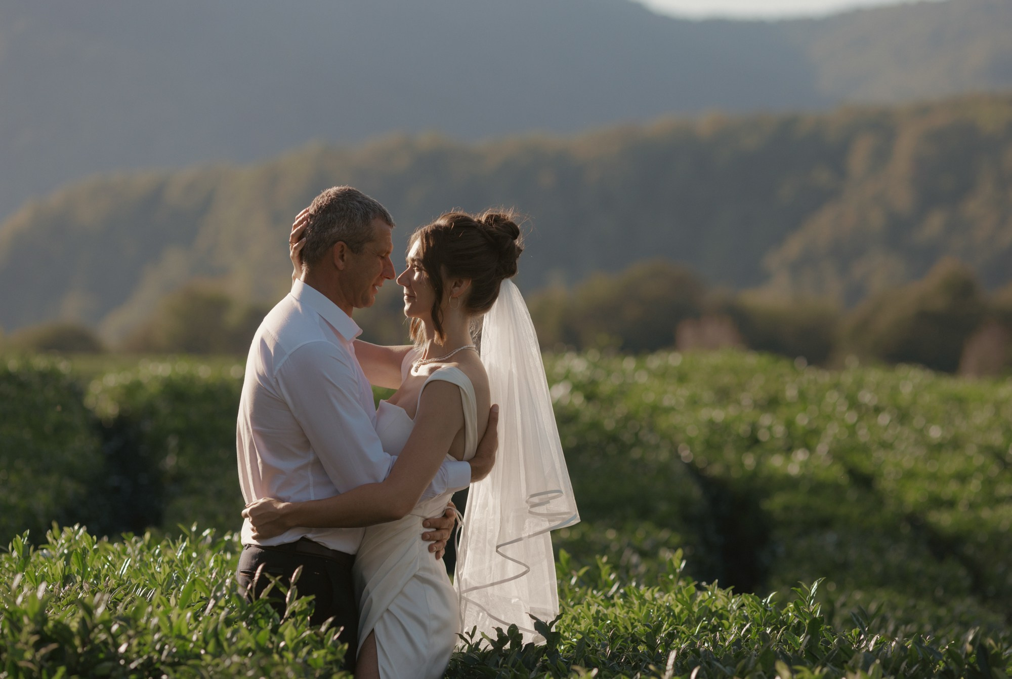 Свадебная прогулка Сергея и Иры. Сочи. Репортажный и постановочный Наталья Санникова