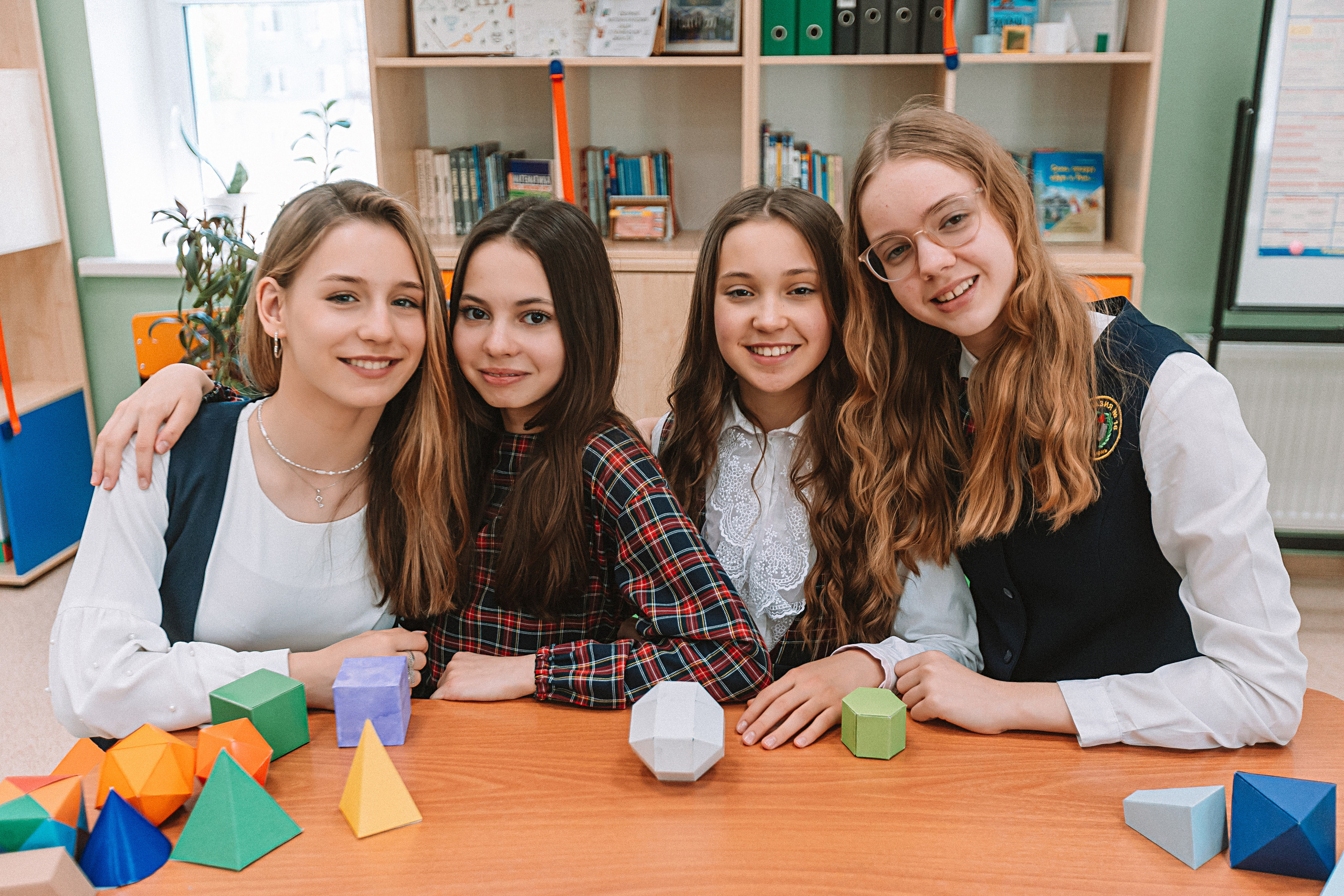 7 класс в кабинете. Семейный фотограф Тюмень, фотограф на роды Салмина Мария