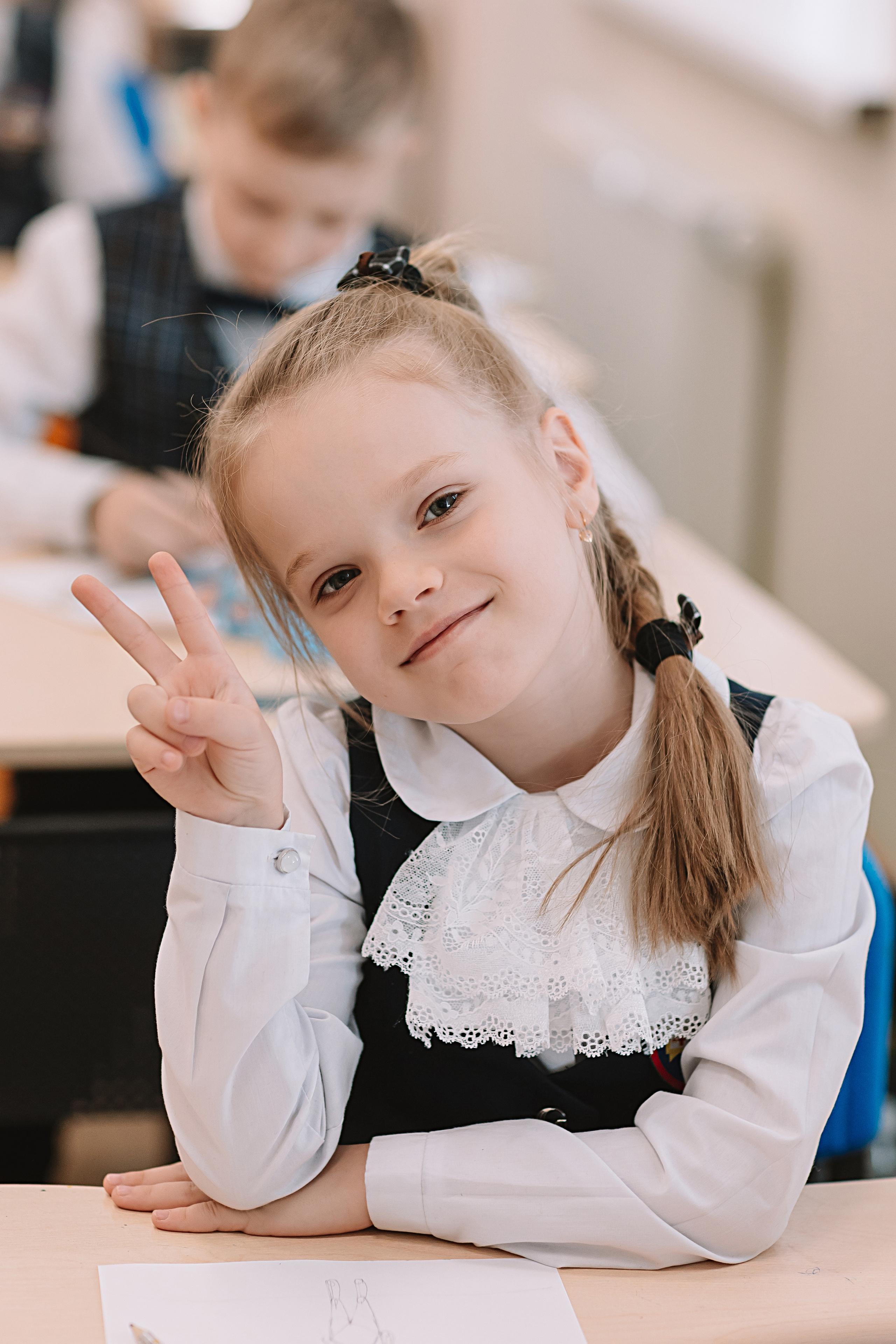 1 класс в кабинете. Семейный фотограф Тюмень, фотограф на роды Салмина Мария