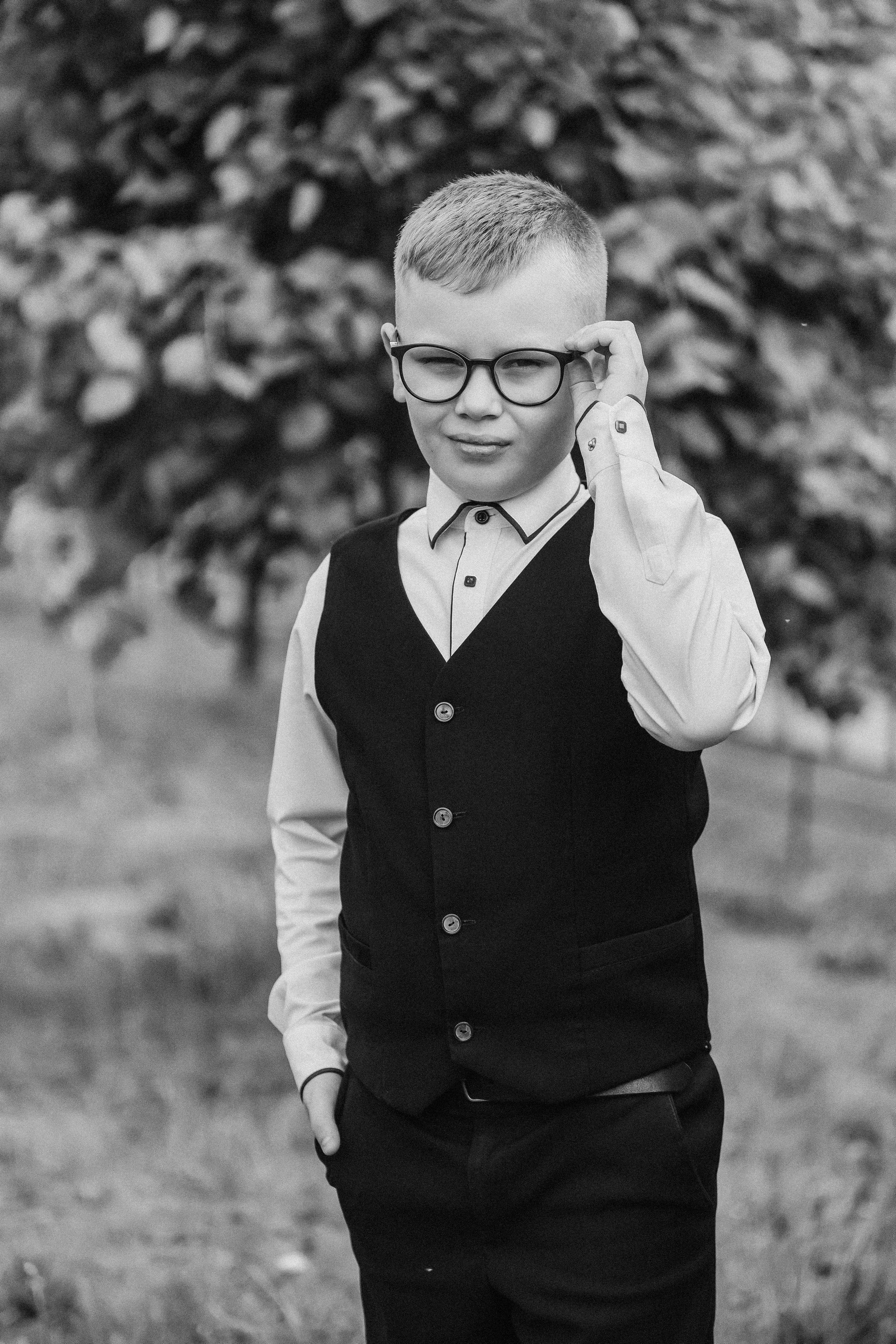 3 класс у школы. Семейный фотограф Тюмень, фотограф на роды Салмина Мария