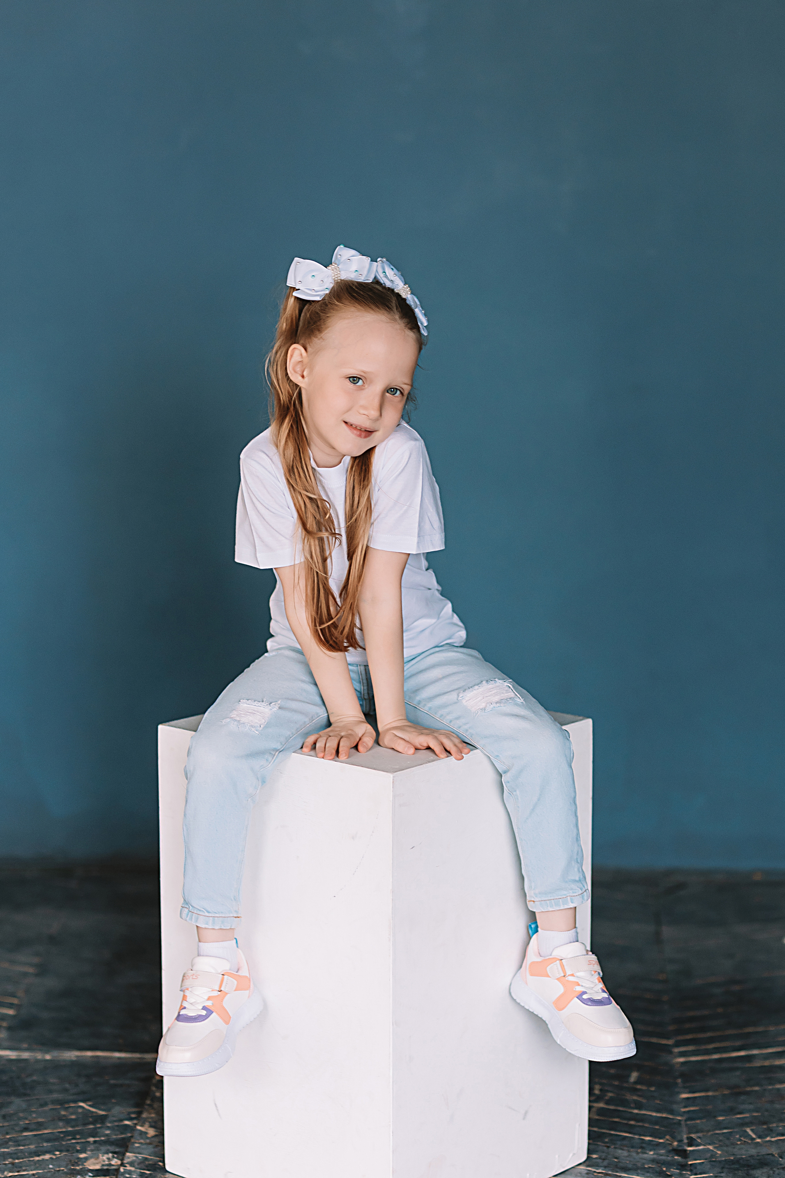 Садик в фотостудии. Семейный фотограф Тюмень, фотограф на роды Салмина Мария