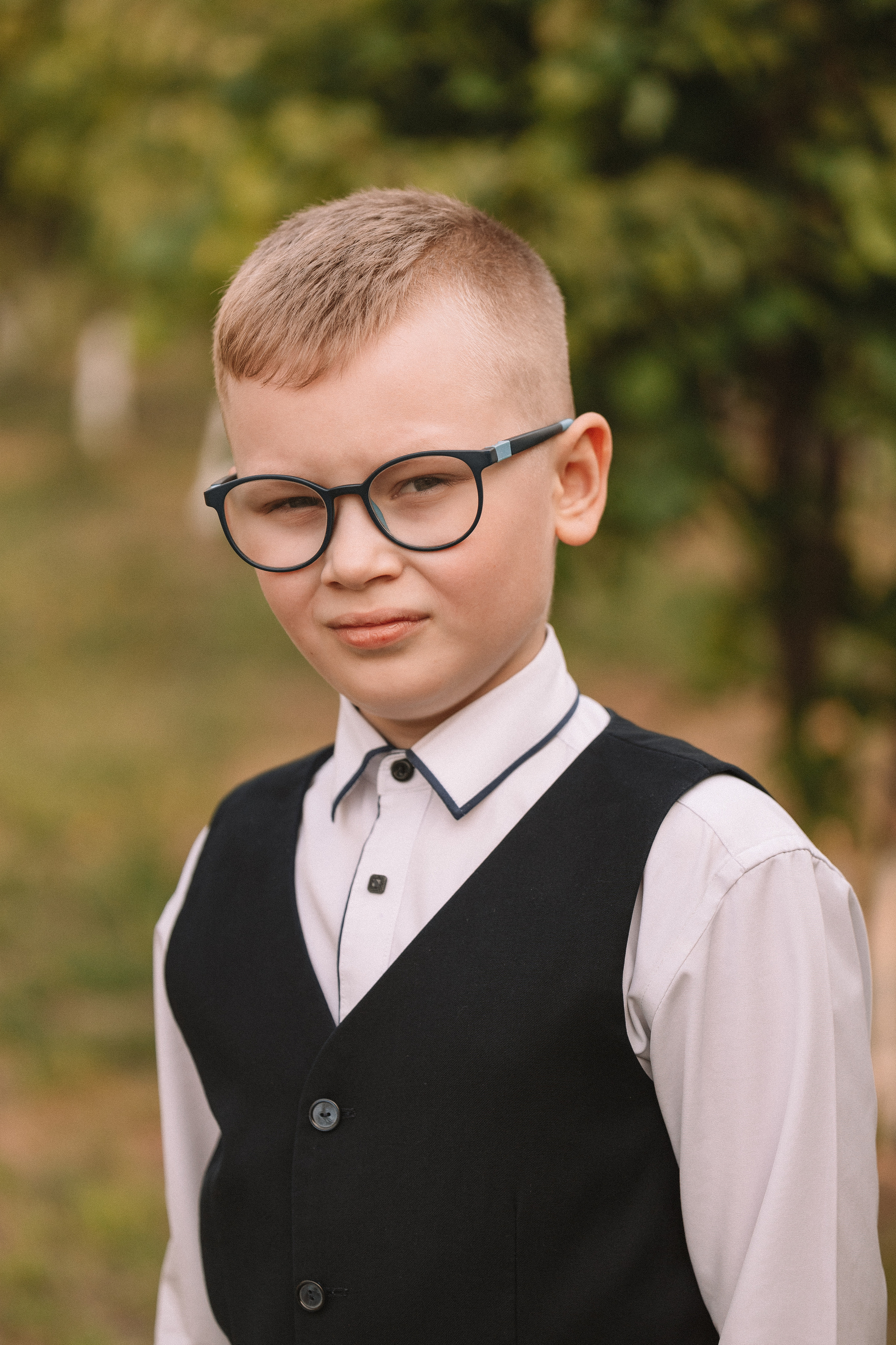 3 класс у школы. Семейный фотограф Тюмень, фотограф на роды Салмина Мария