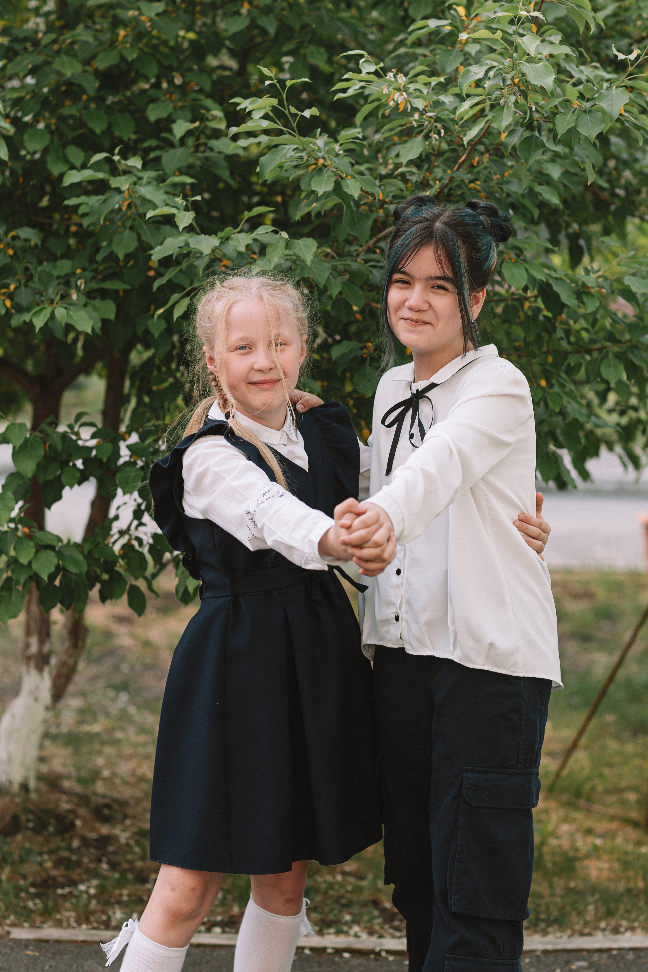 3 класс у школы. Семейный фотограф Тюмень, фотограф на роды Салмина Мария