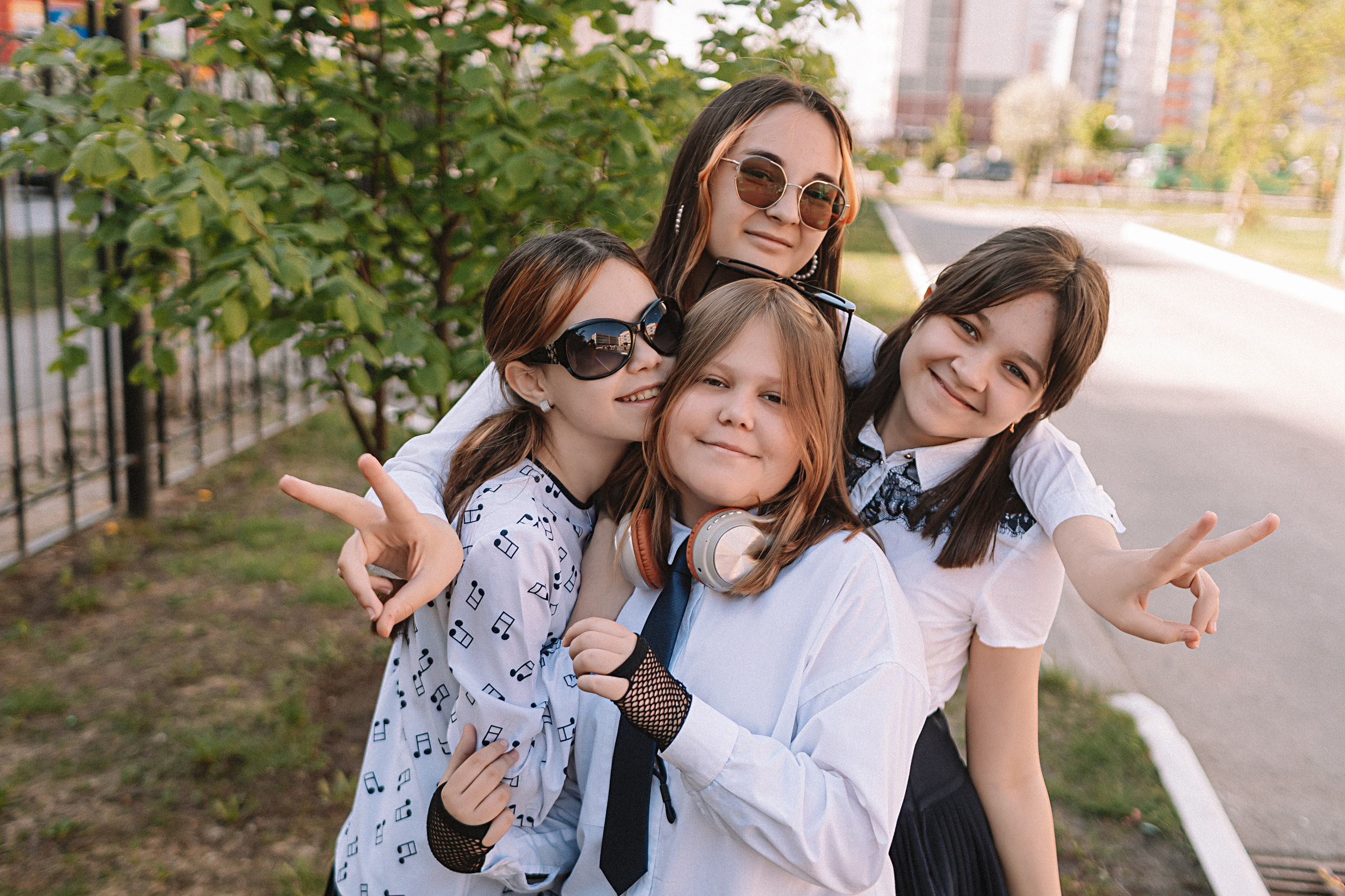 6 класс у школы. Семейный фотограф Тюмень, фотограф на роды Салмина Мария