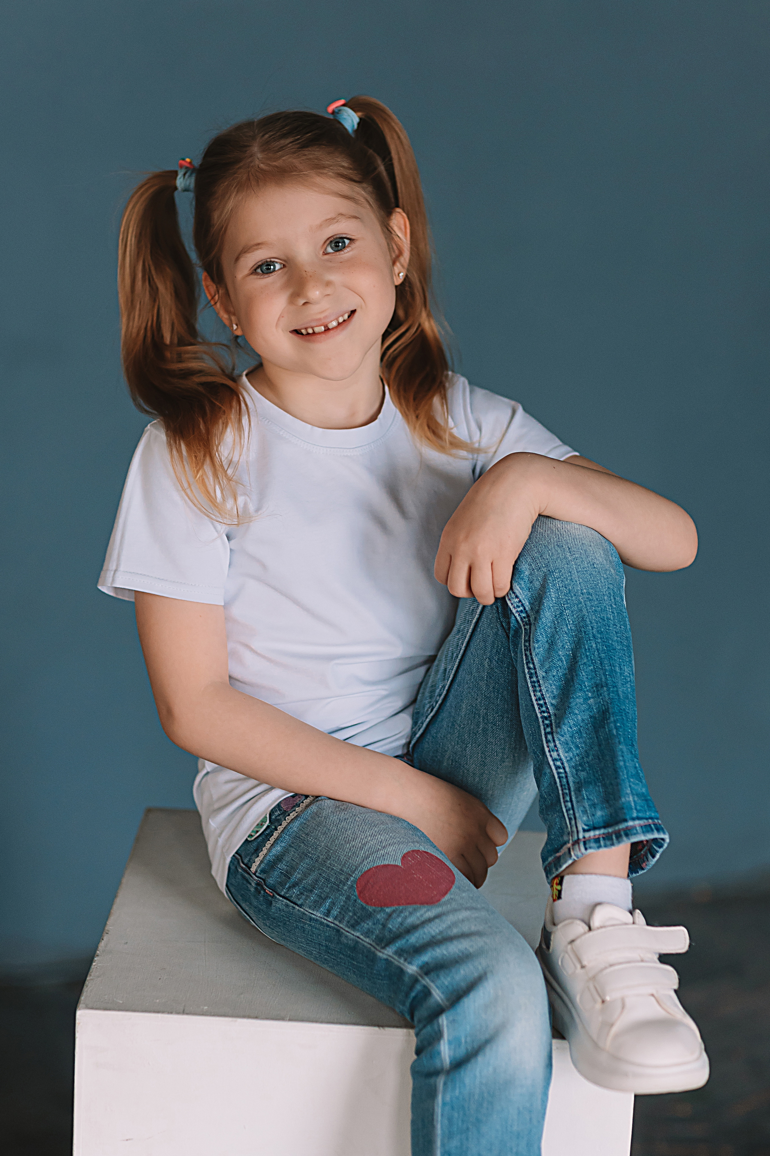 Садик в фотостудии. Семейный фотограф Тюмень, фотограф на роды Салмина Мария