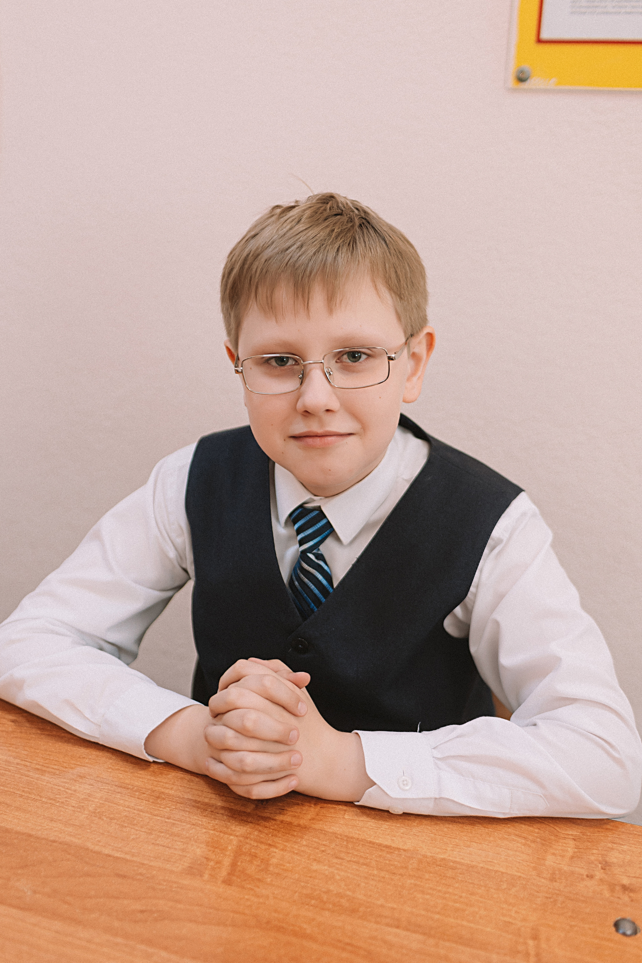 7 класс в стенах школы. Семейный фотограф Тюмень, фотограф на роды Салмина Мария