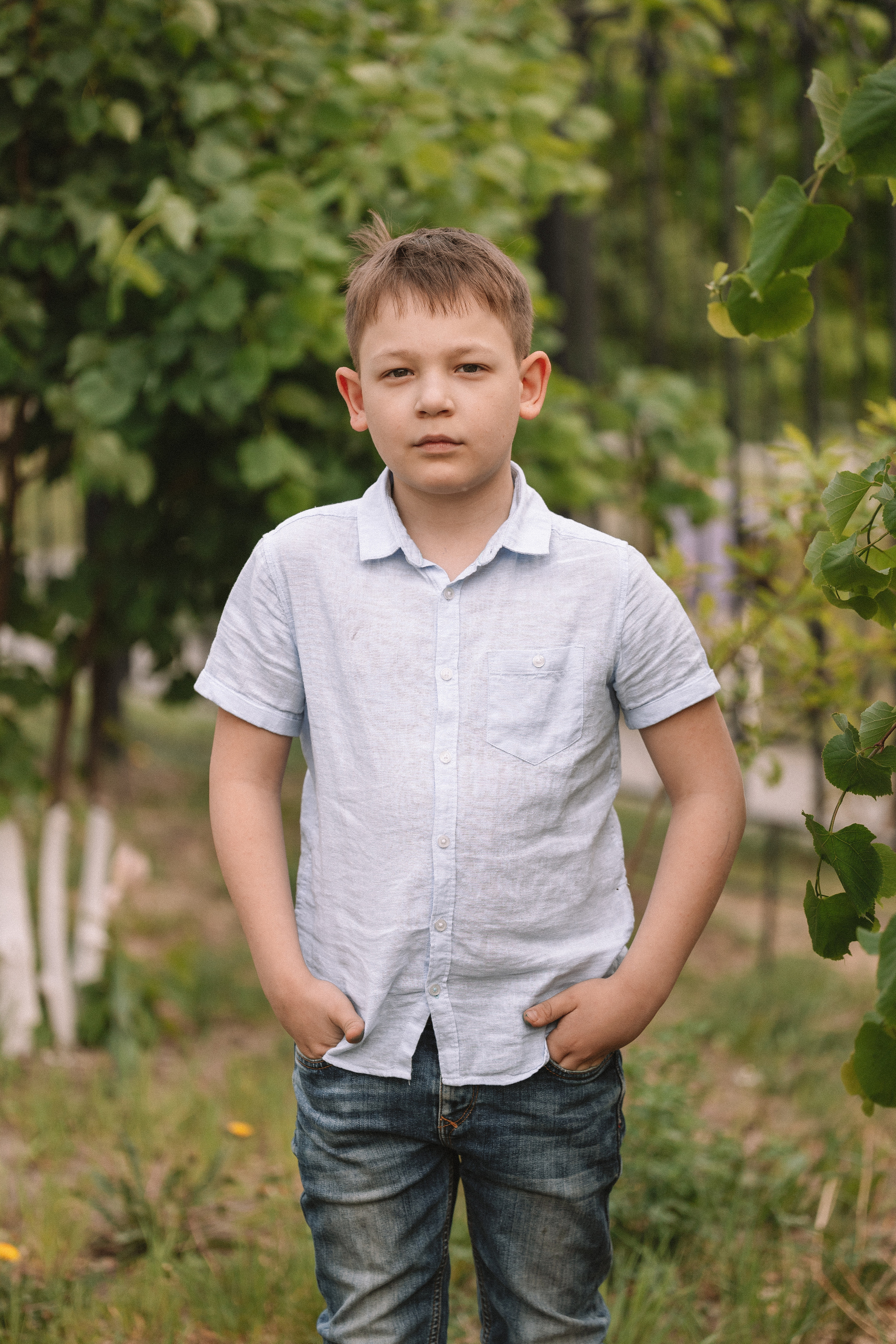 3 класс у школы. Семейный фотограф Тюмень, фотограф на роды Салмина Мария
