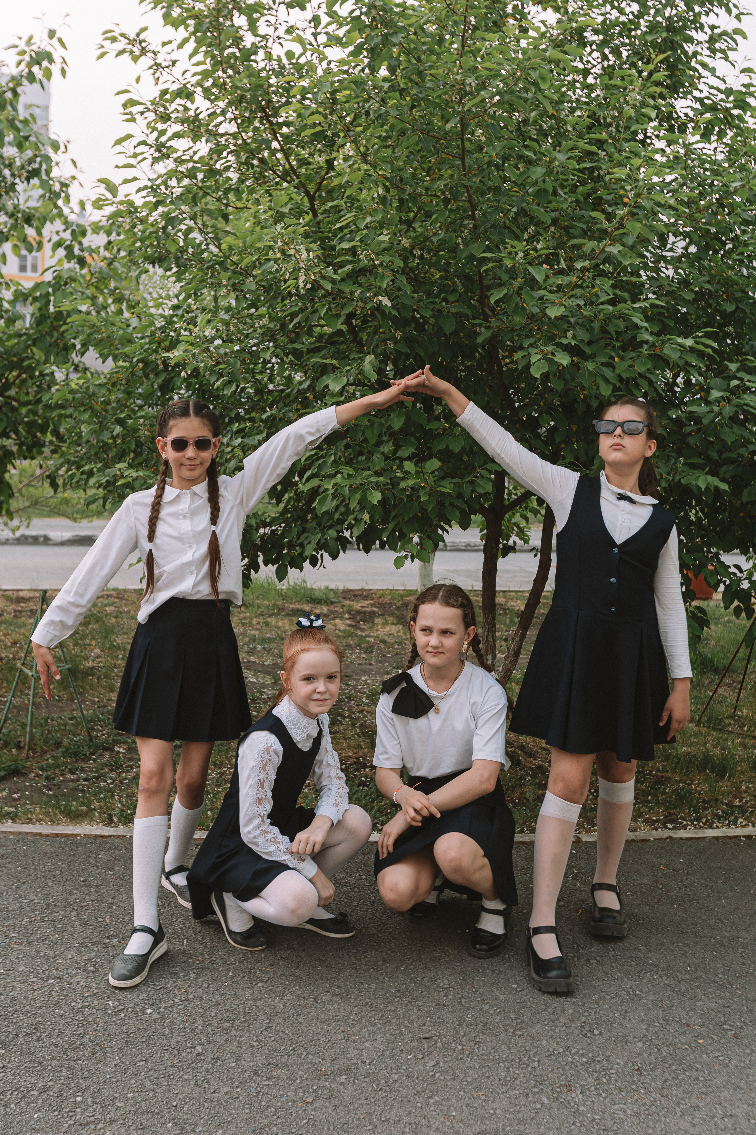 3 класс у школы. Семейный фотограф Тюмень, фотограф на роды Салмина Мария