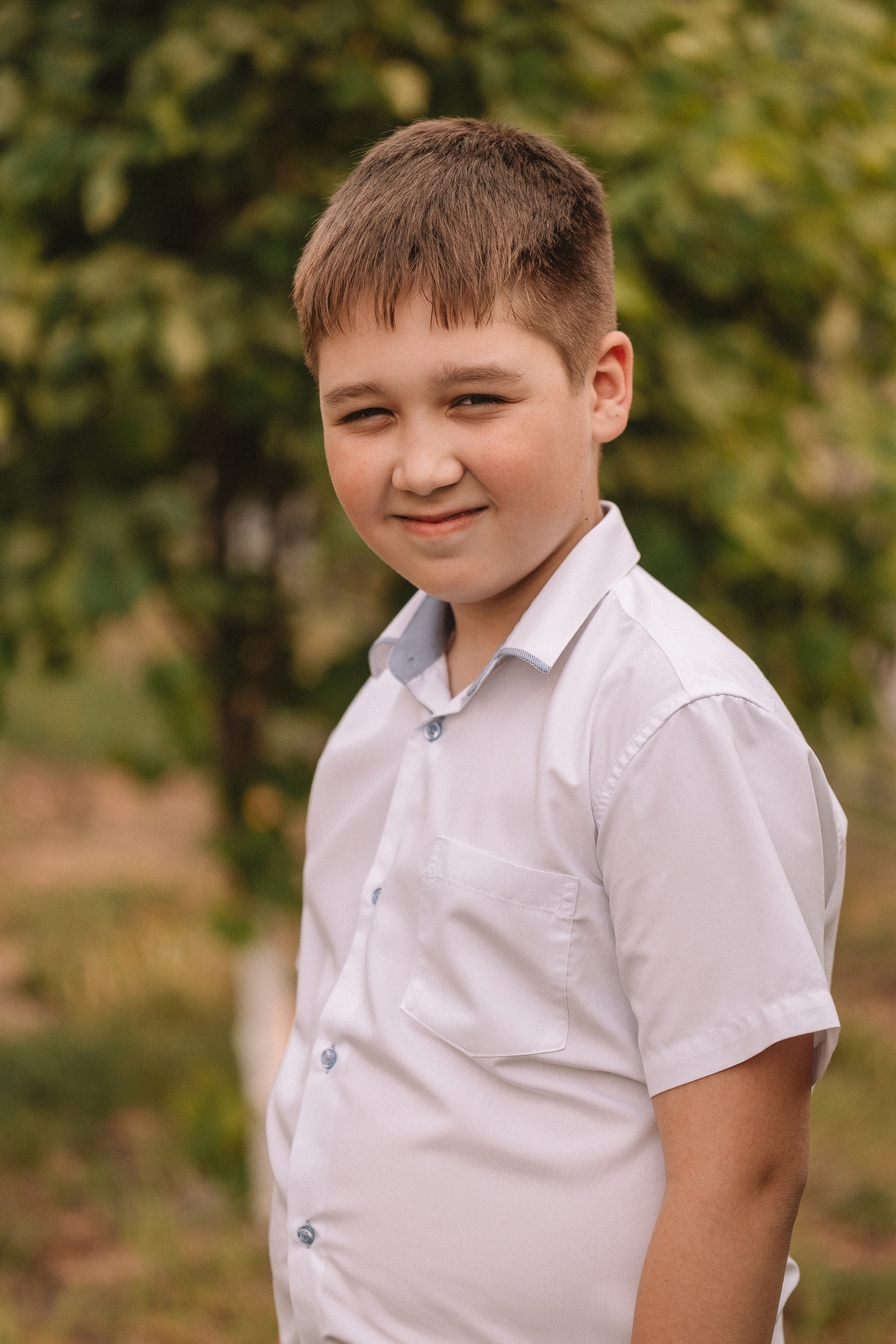 3 класс у школы. Семейный фотограф Тюмень, фотограф на роды Салмина Мария