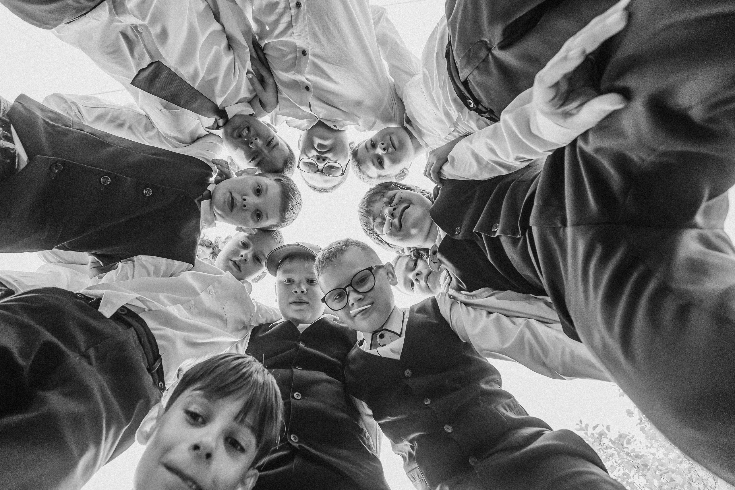 3 класс у школы. Семейный фотограф Тюмень, фотограф на роды Салмина Мария