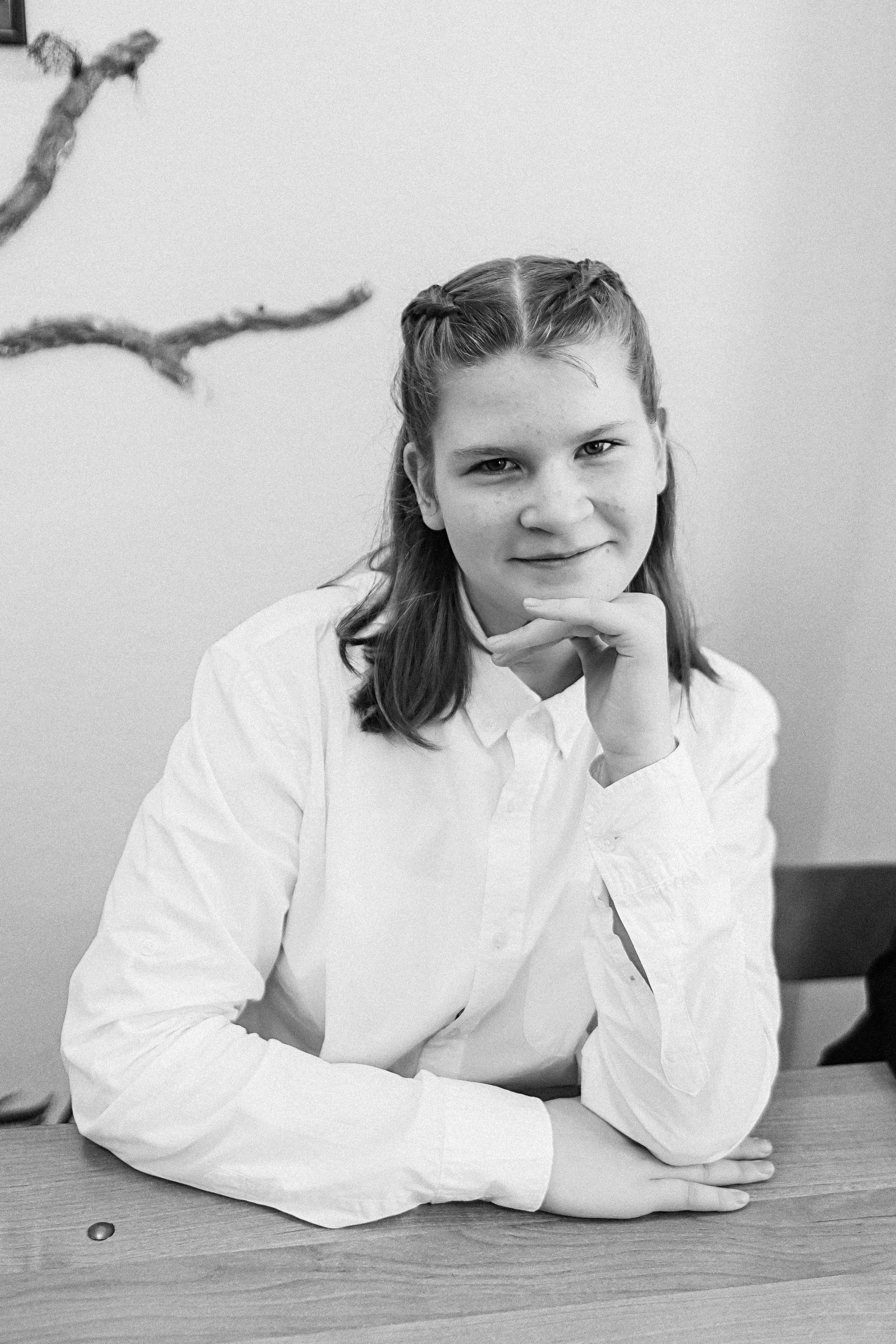 7 класс в стенах школы. Семейный фотограф Тюмень, фотограф на роды Салмина Мария