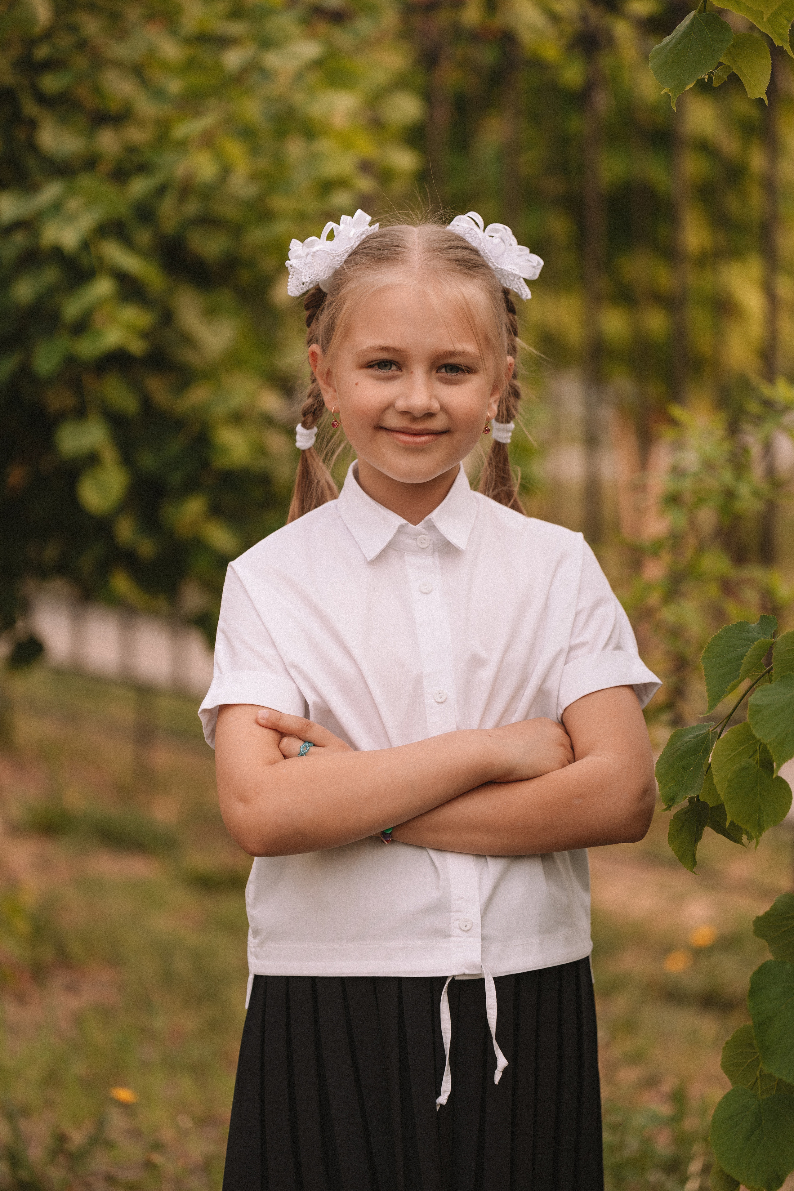 3 класс у школы. Семейный фотограф Тюмень, фотограф на роды Салмина Мария