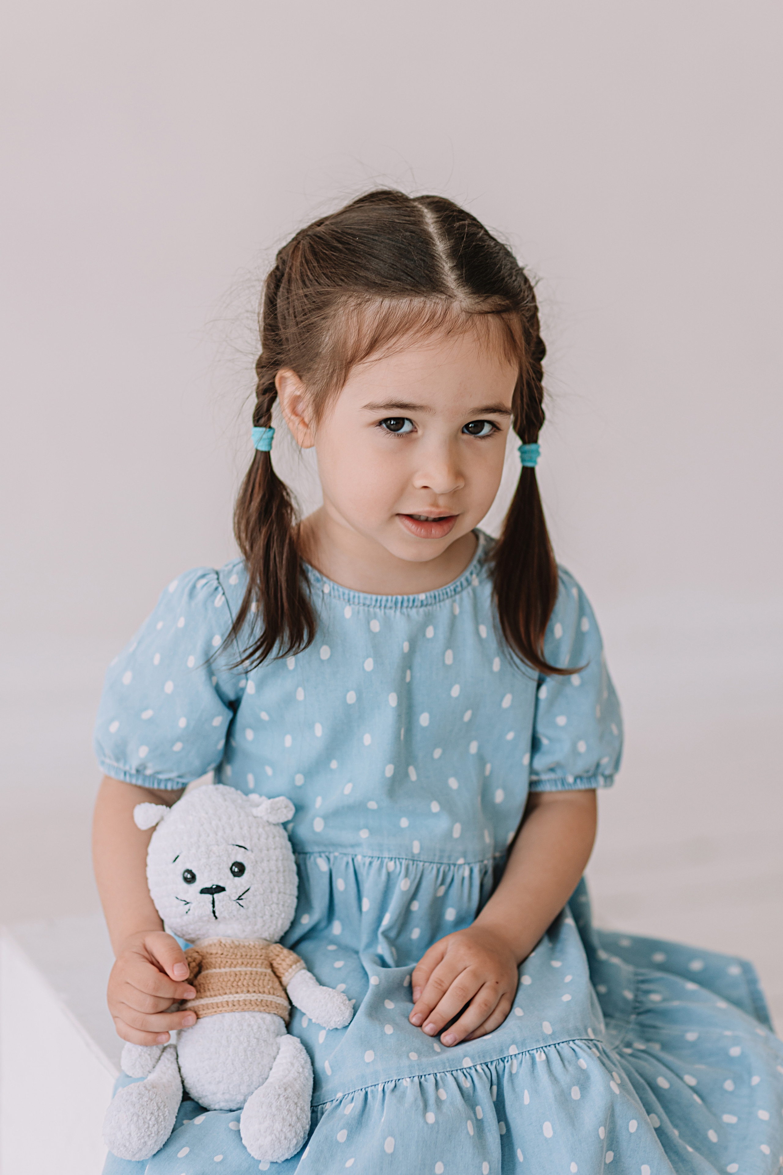 Младшая группа садика в студии. Семейный фотограф Тюмень, фотограф на роды Салмина Мария