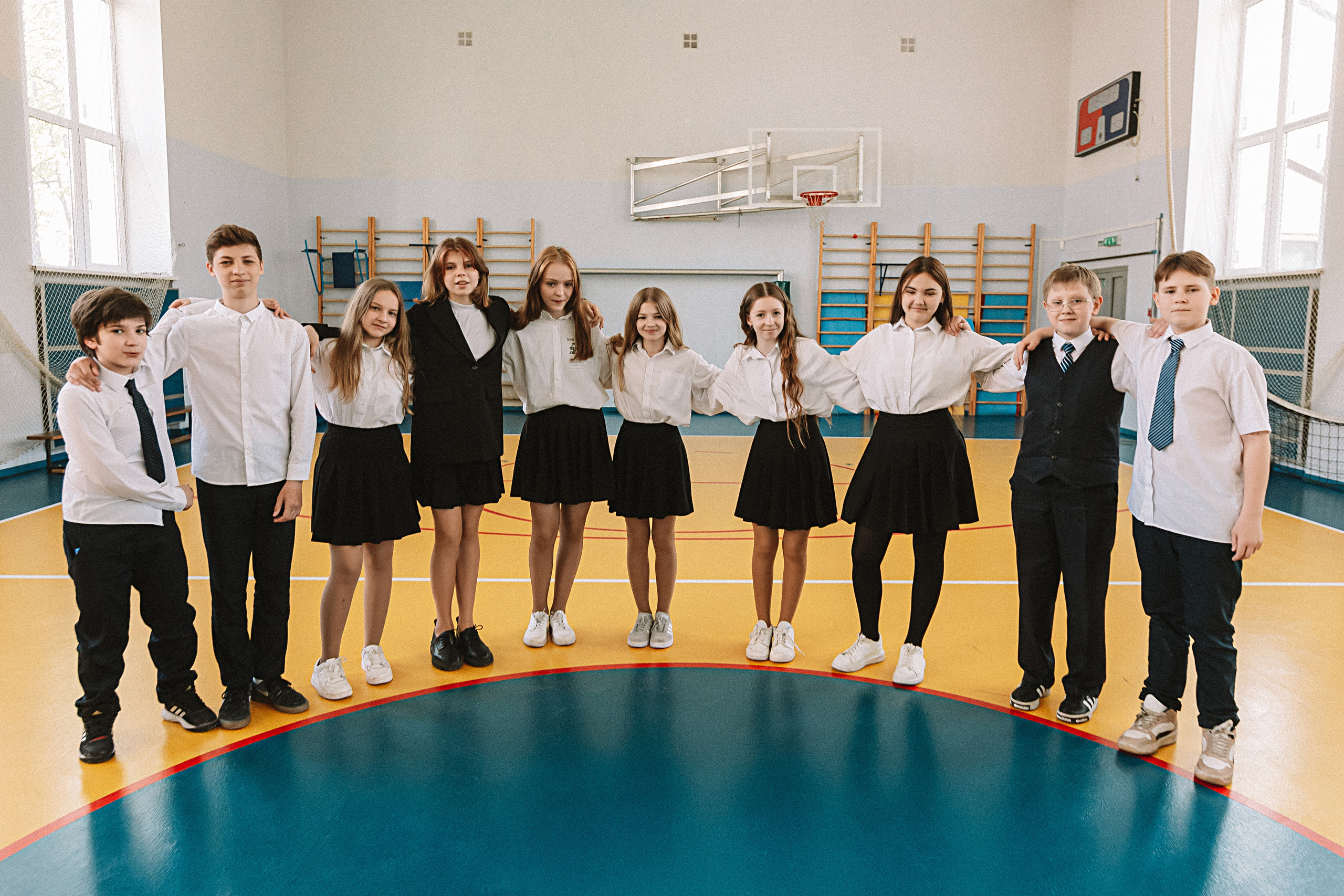 7 класс в стенах школы. Семейный фотограф Тюмень, фотограф на роды Салмина Мария