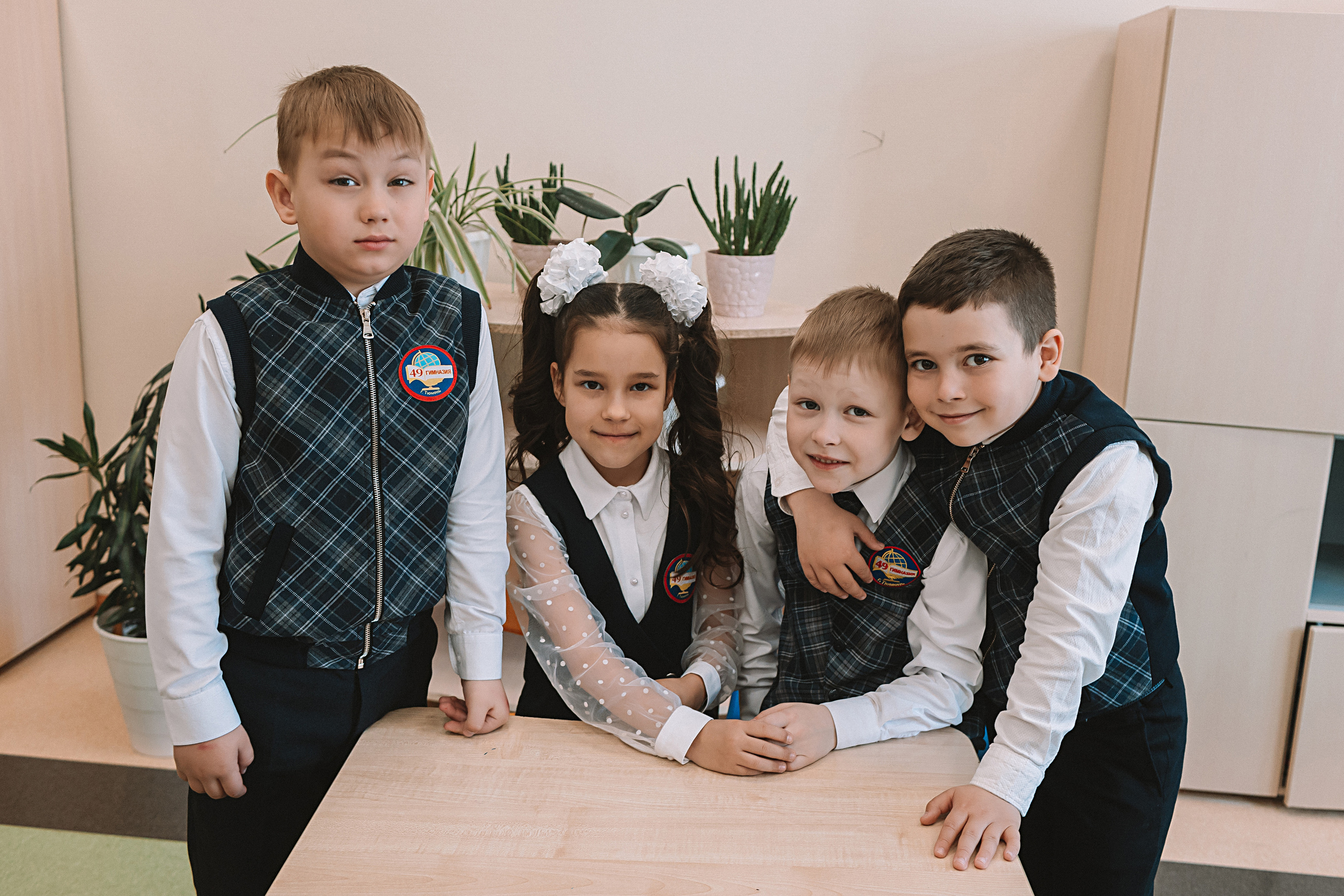 1 класс в кабинете. Семейный фотограф Тюмень, фотограф на роды Салмина Мария