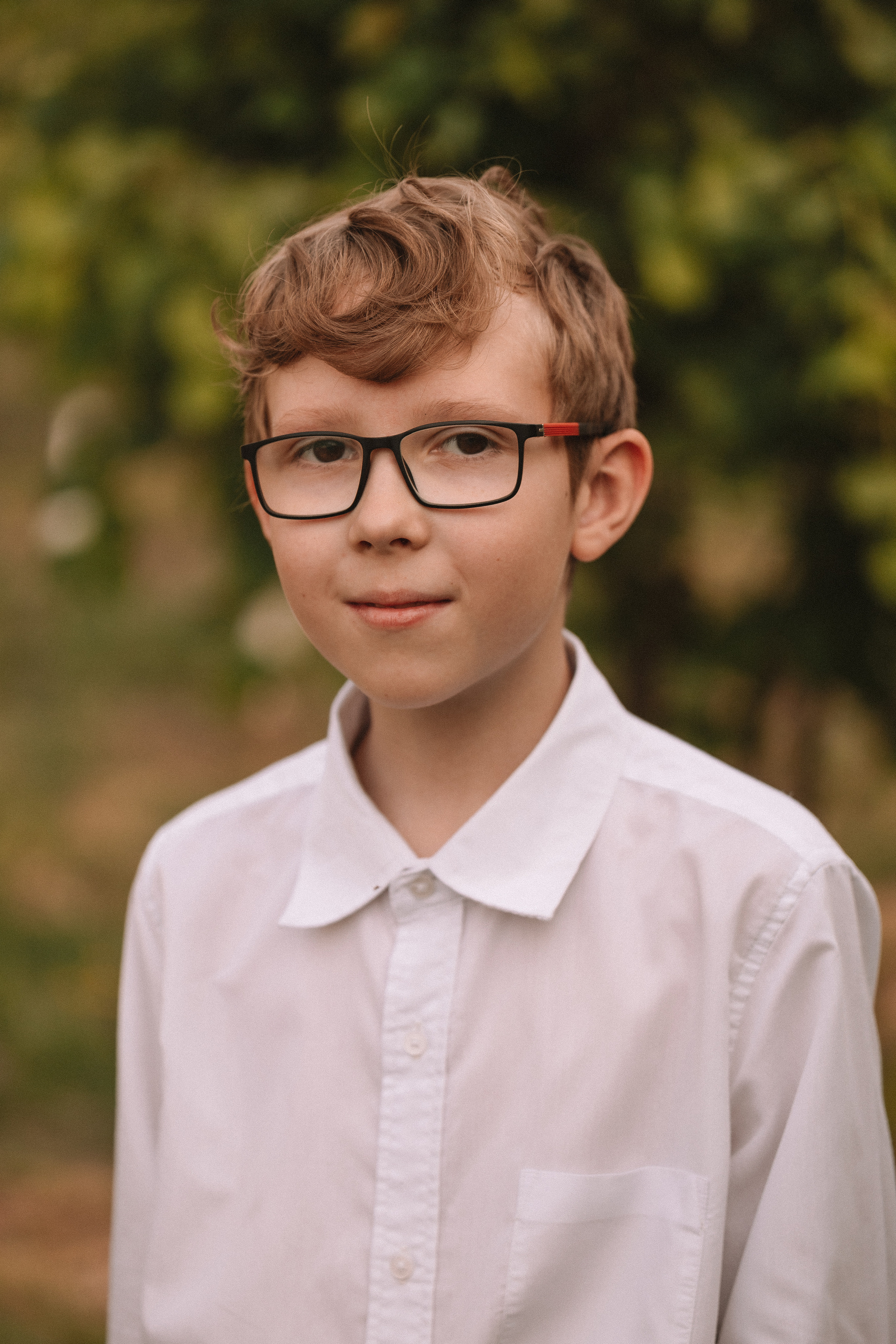 3 класс у школы. Семейный фотограф Тюмень, фотограф на роды Салмина Мария