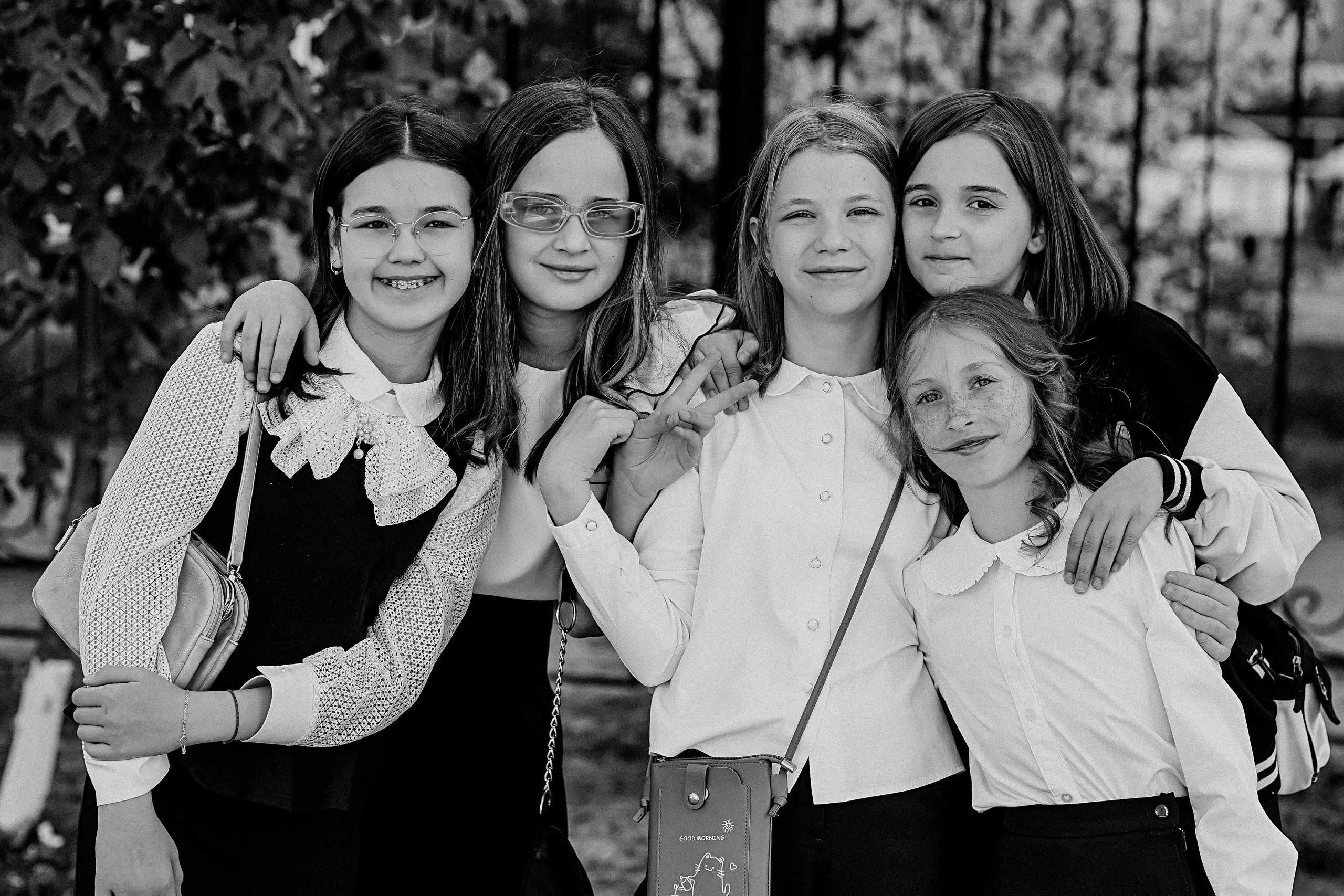 6 класс у школы. Семейный фотограф Тюмень, фотограф на роды Салмина Мария