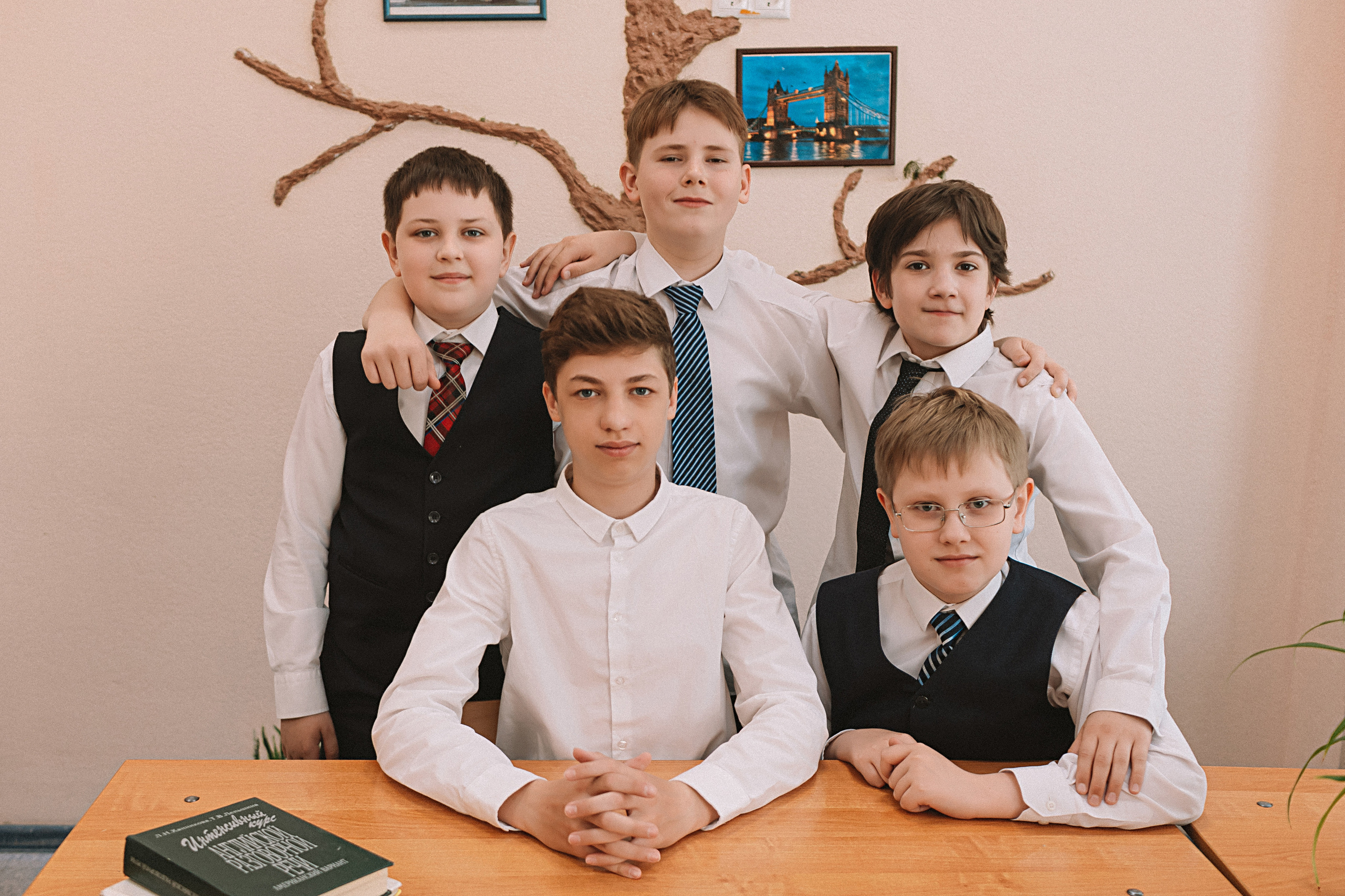 7 класс в стенах школы. Семейный фотограф Тюмень, фотограф на роды Салмина Мария