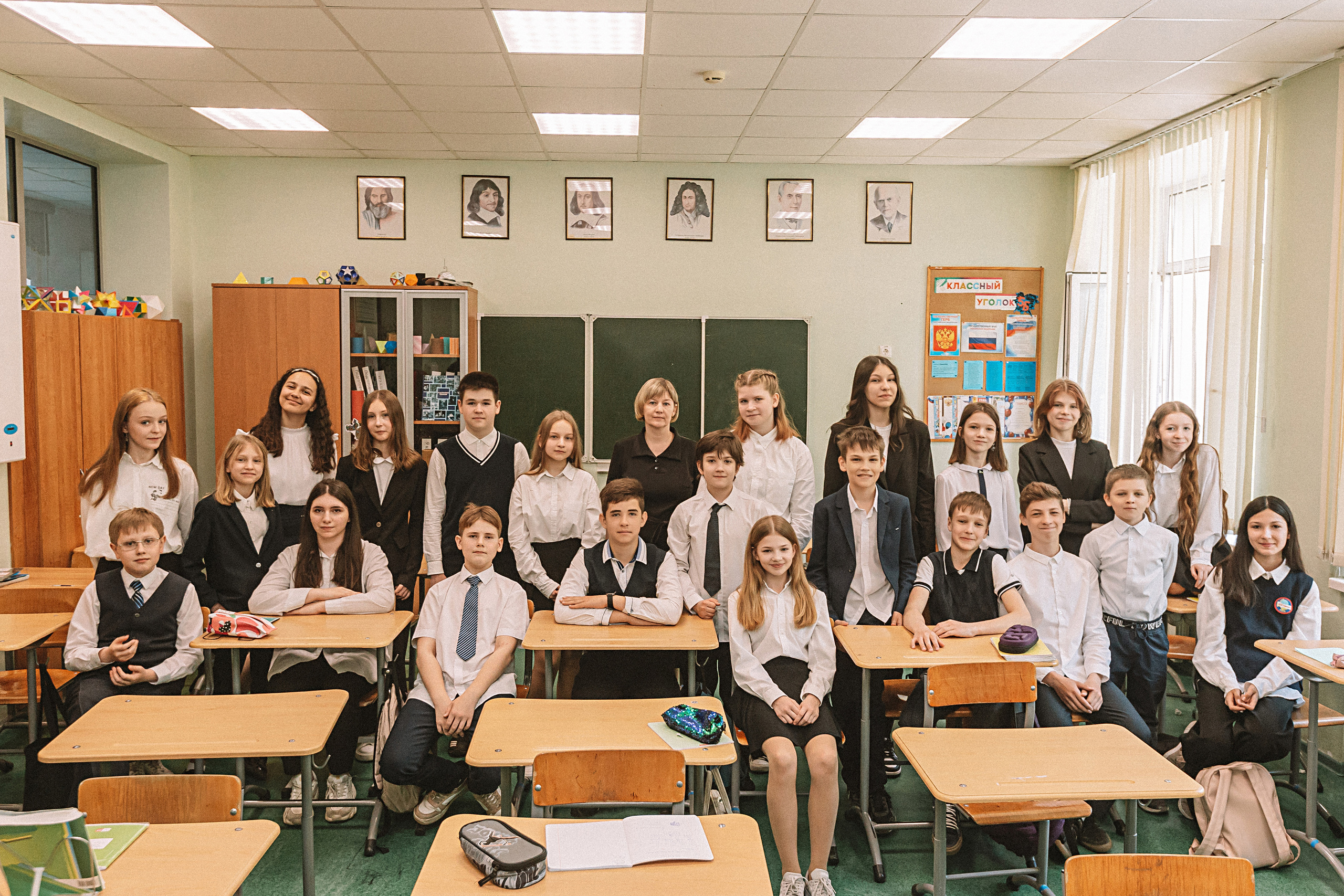 7 класс в стенах школы. Семейный фотограф Тюмень, фотограф на роды Салмина Мария