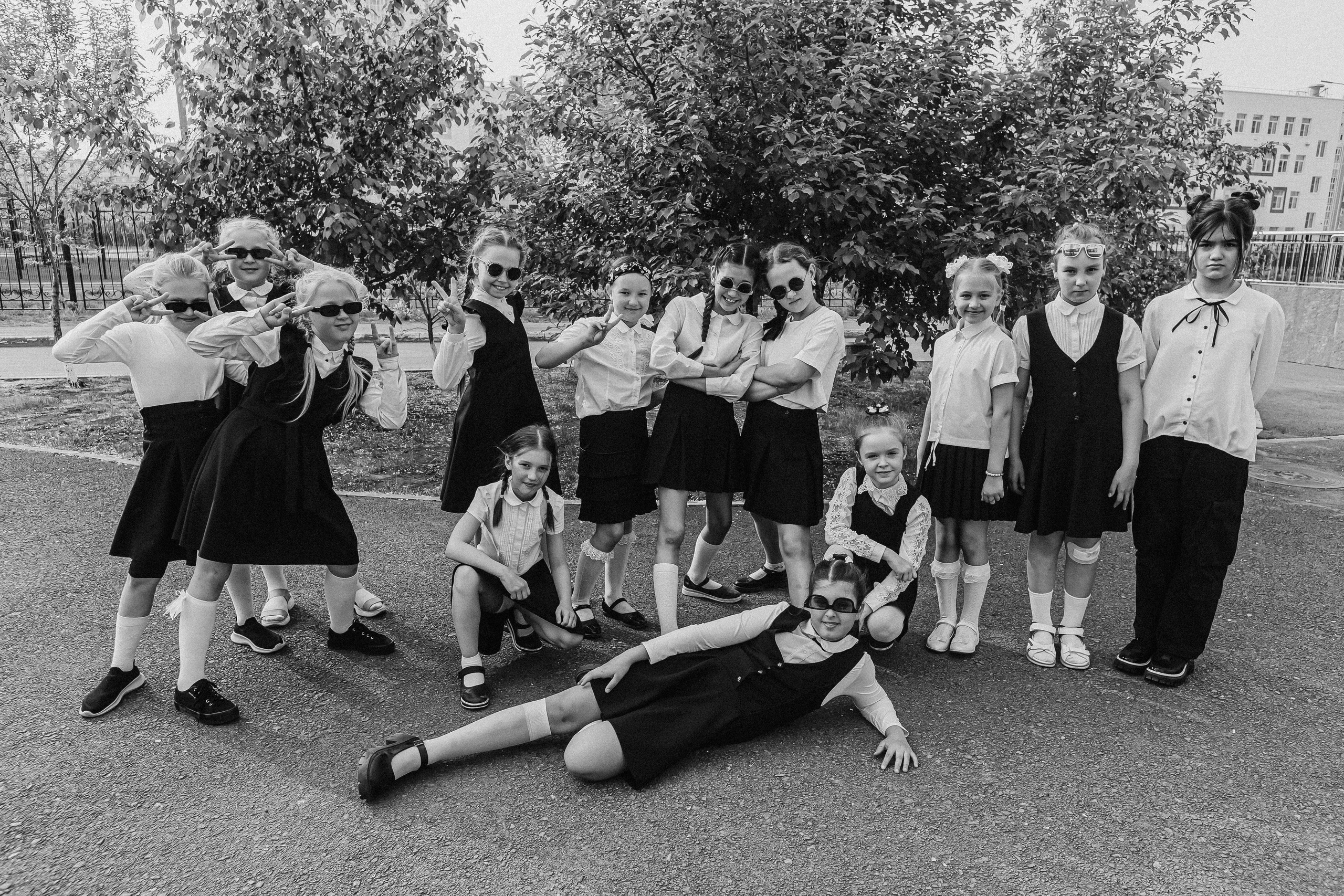 3 класс у школы. Семейный фотограф Тюмень, фотограф на роды Салмина Мария