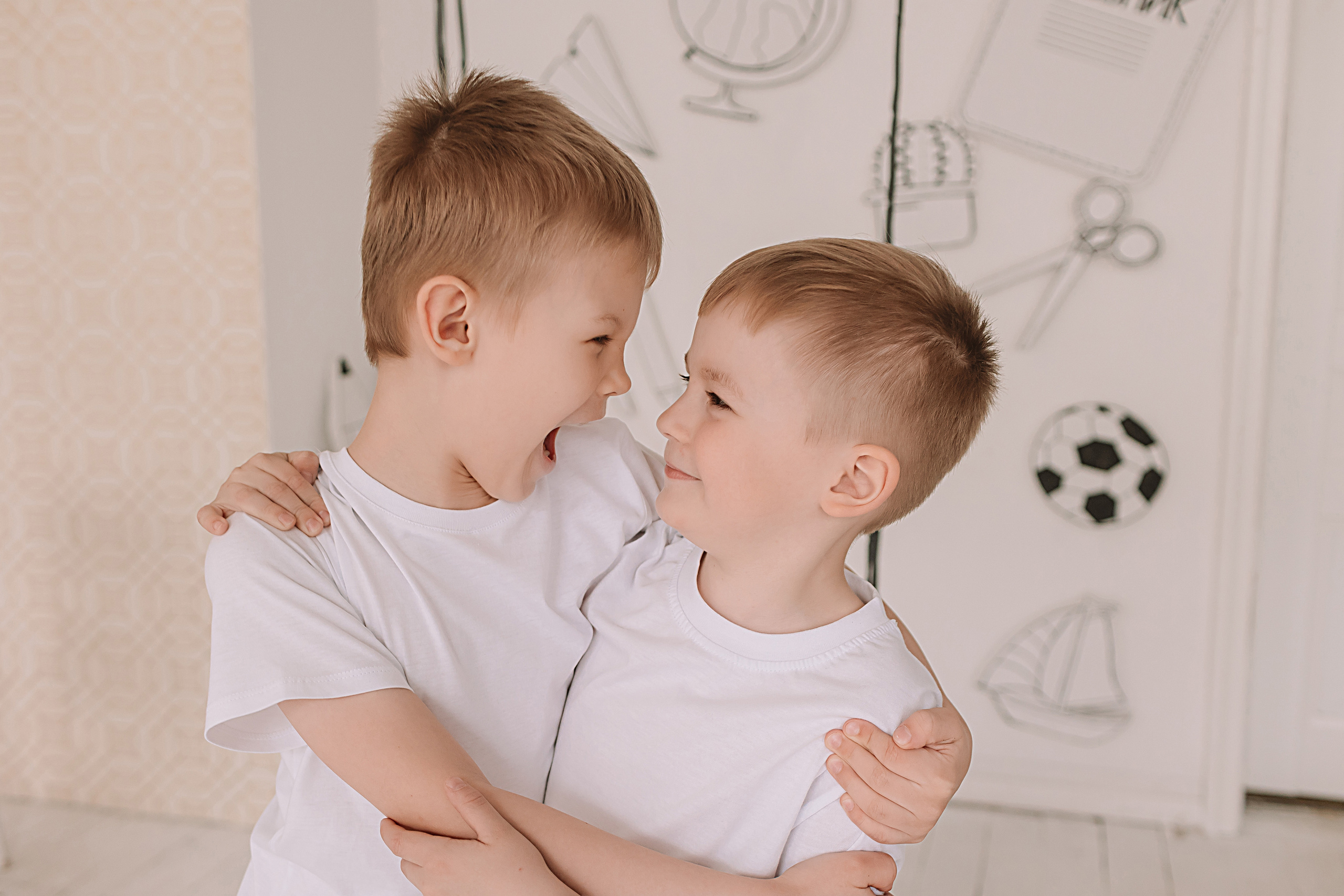 Садик в фотостудии. Семейный фотограф Тюмень, фотограф на роды Салмина Мария